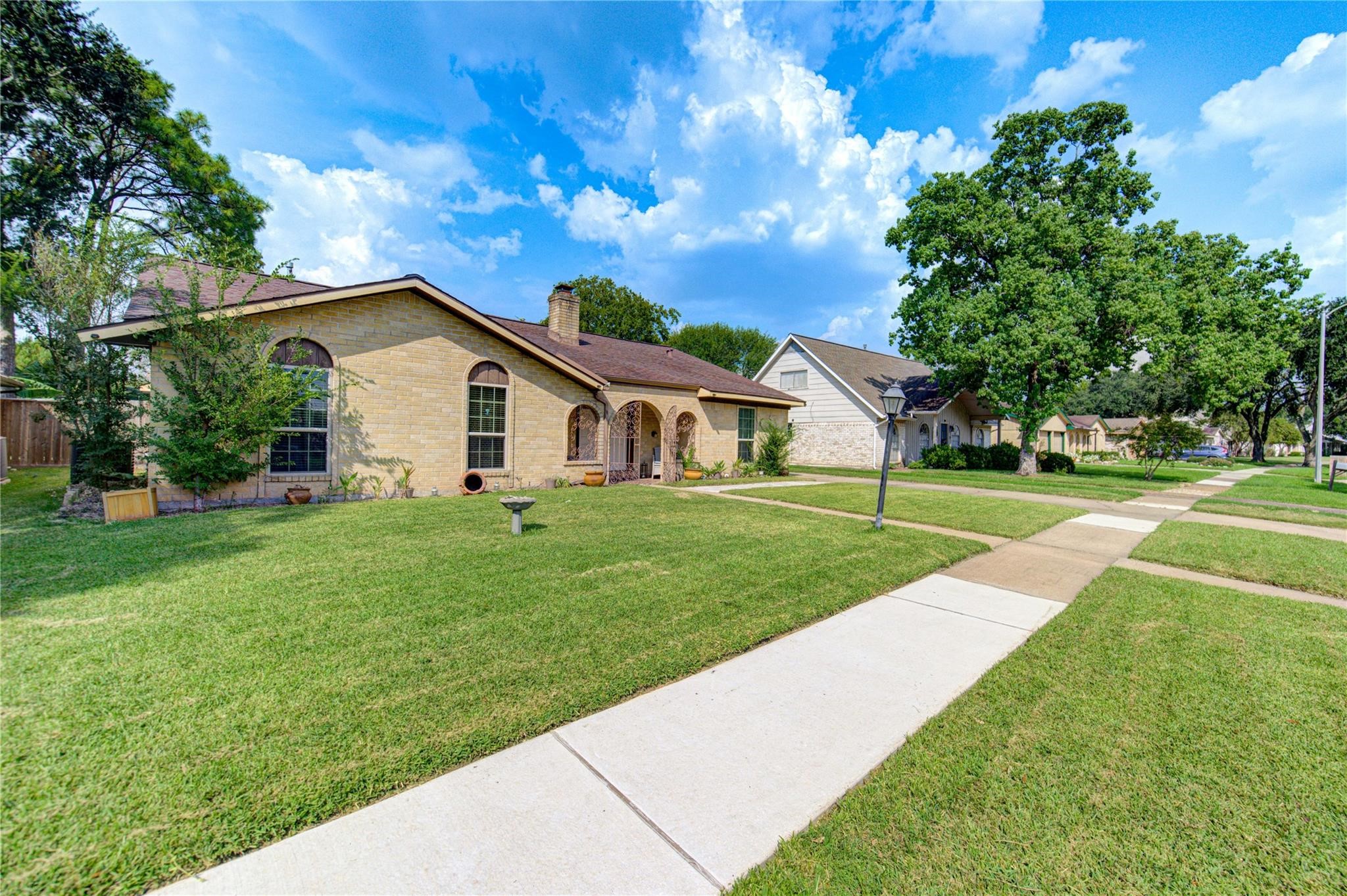 12302 Meadowdale Drive Property Photo 3