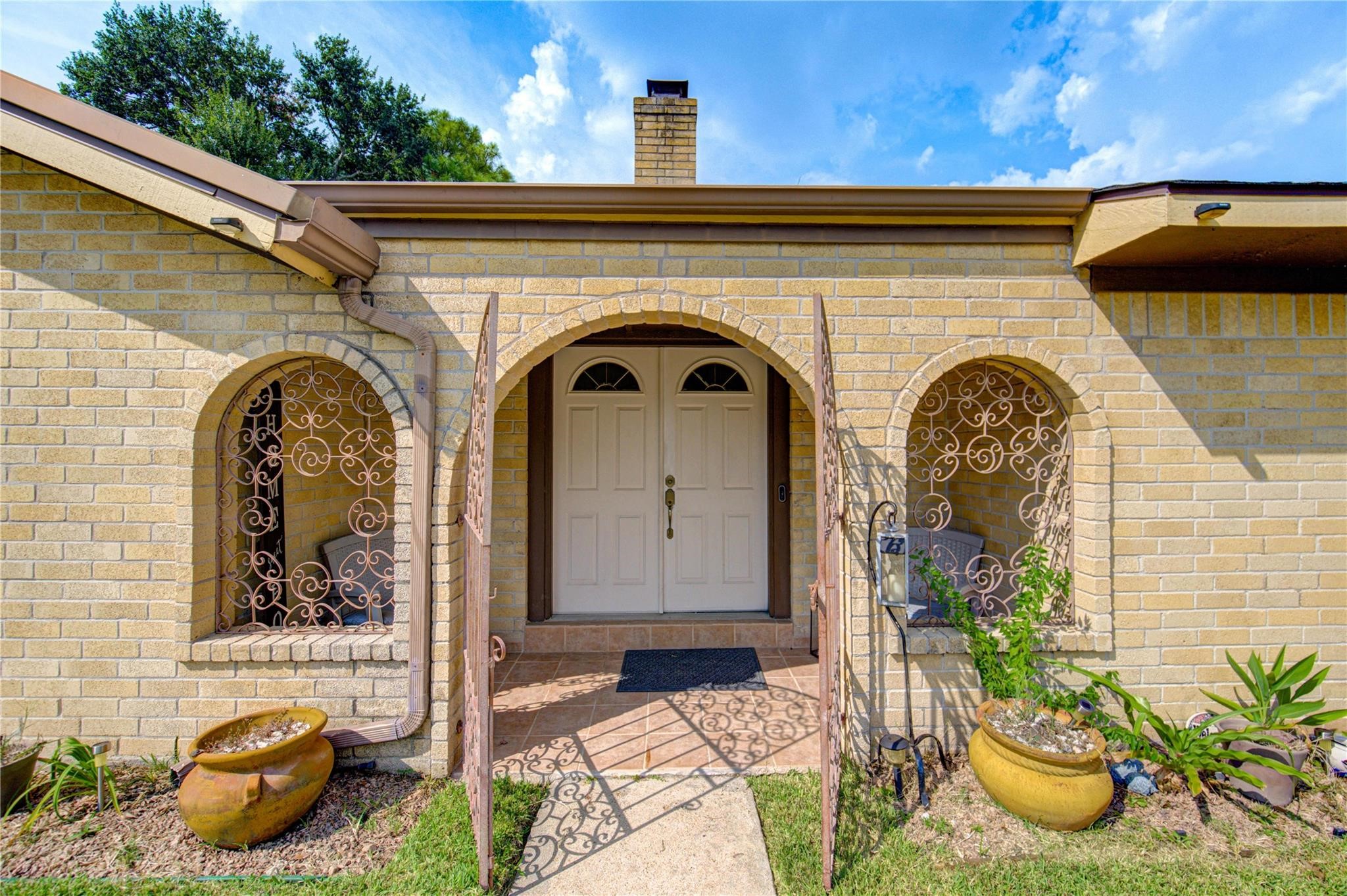 12302 Meadowdale Drive Property Photo 4