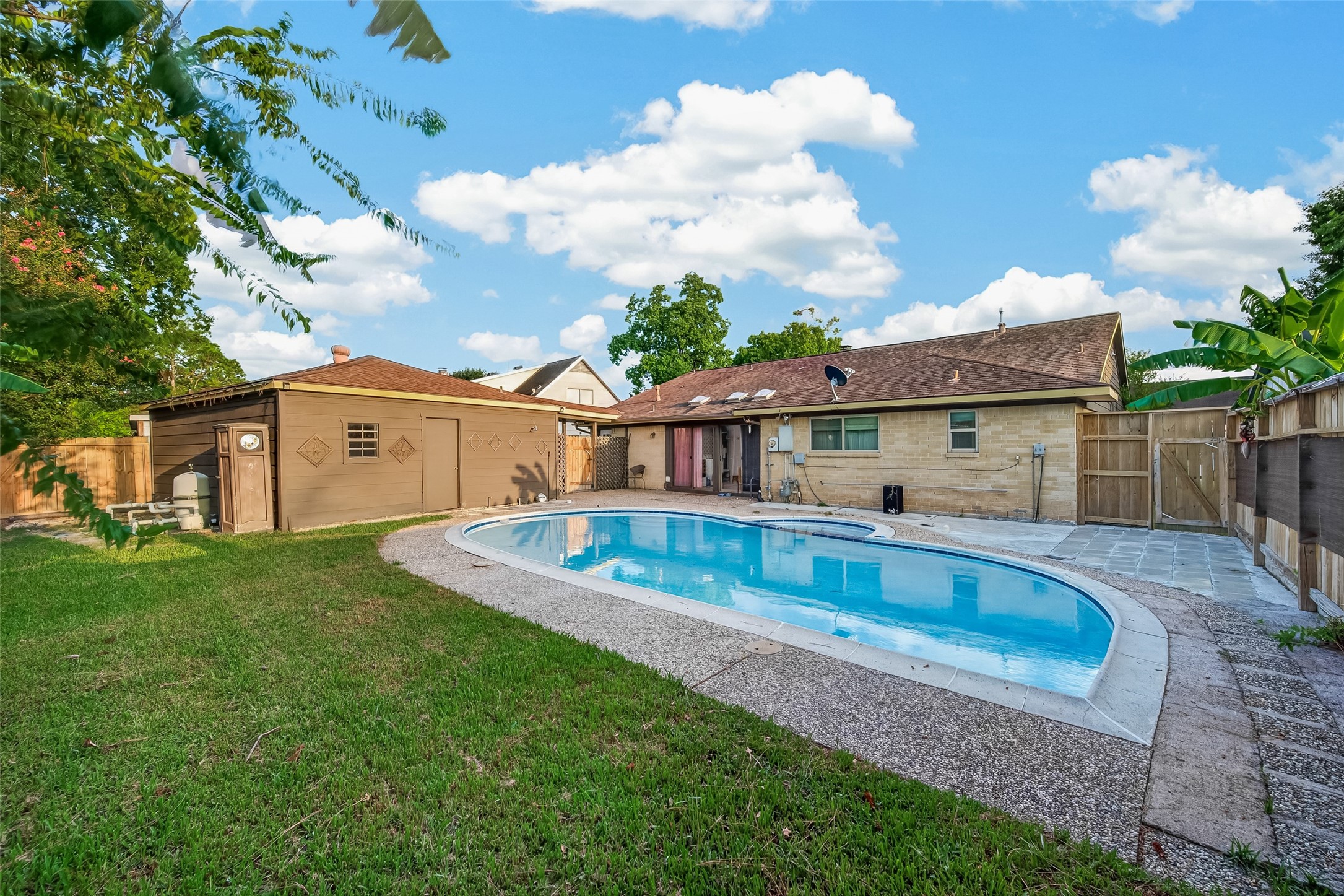 12302 Meadowdale Drive Property Photo 44