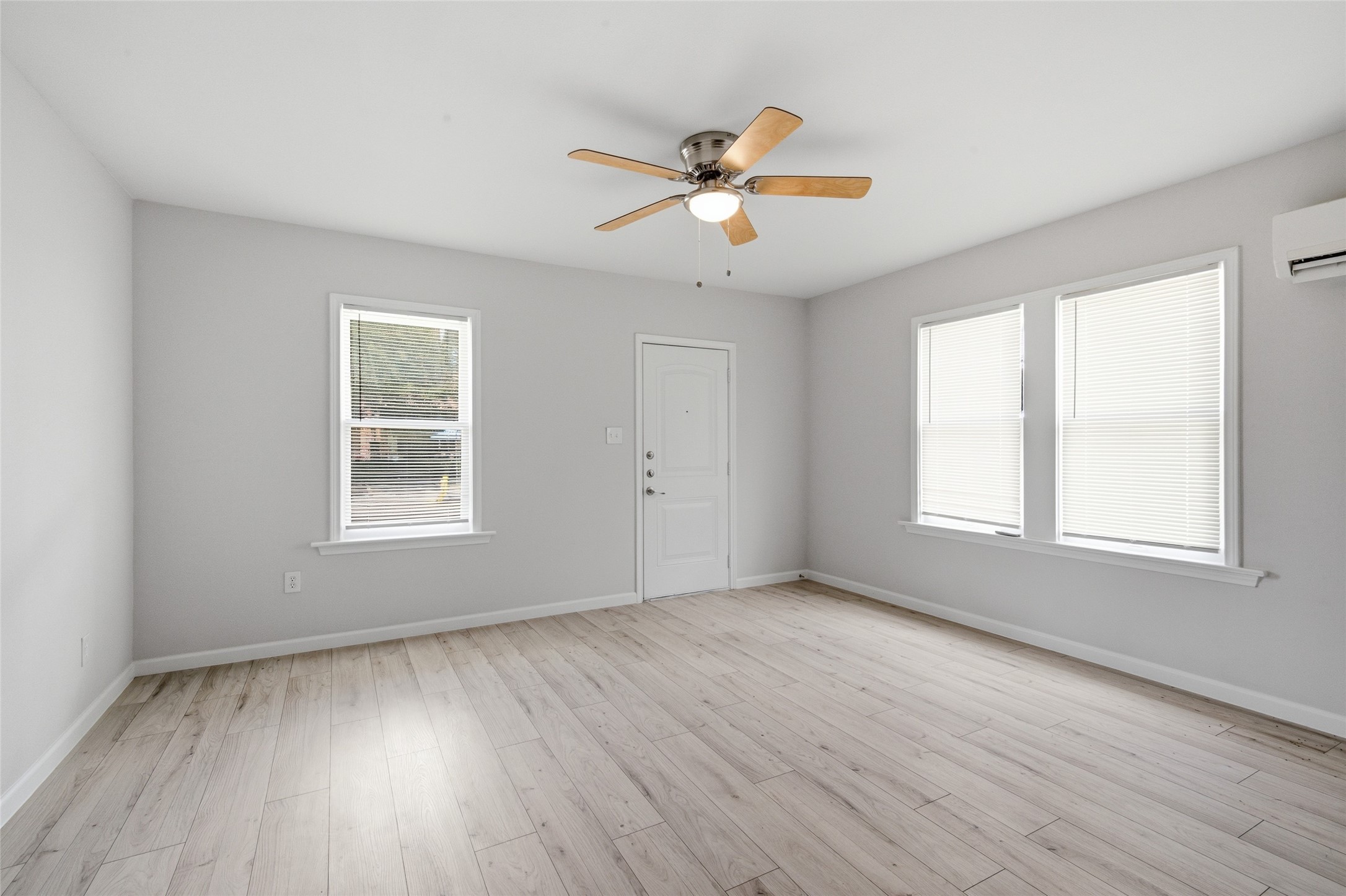1008 Studewood Street Property Photo 5