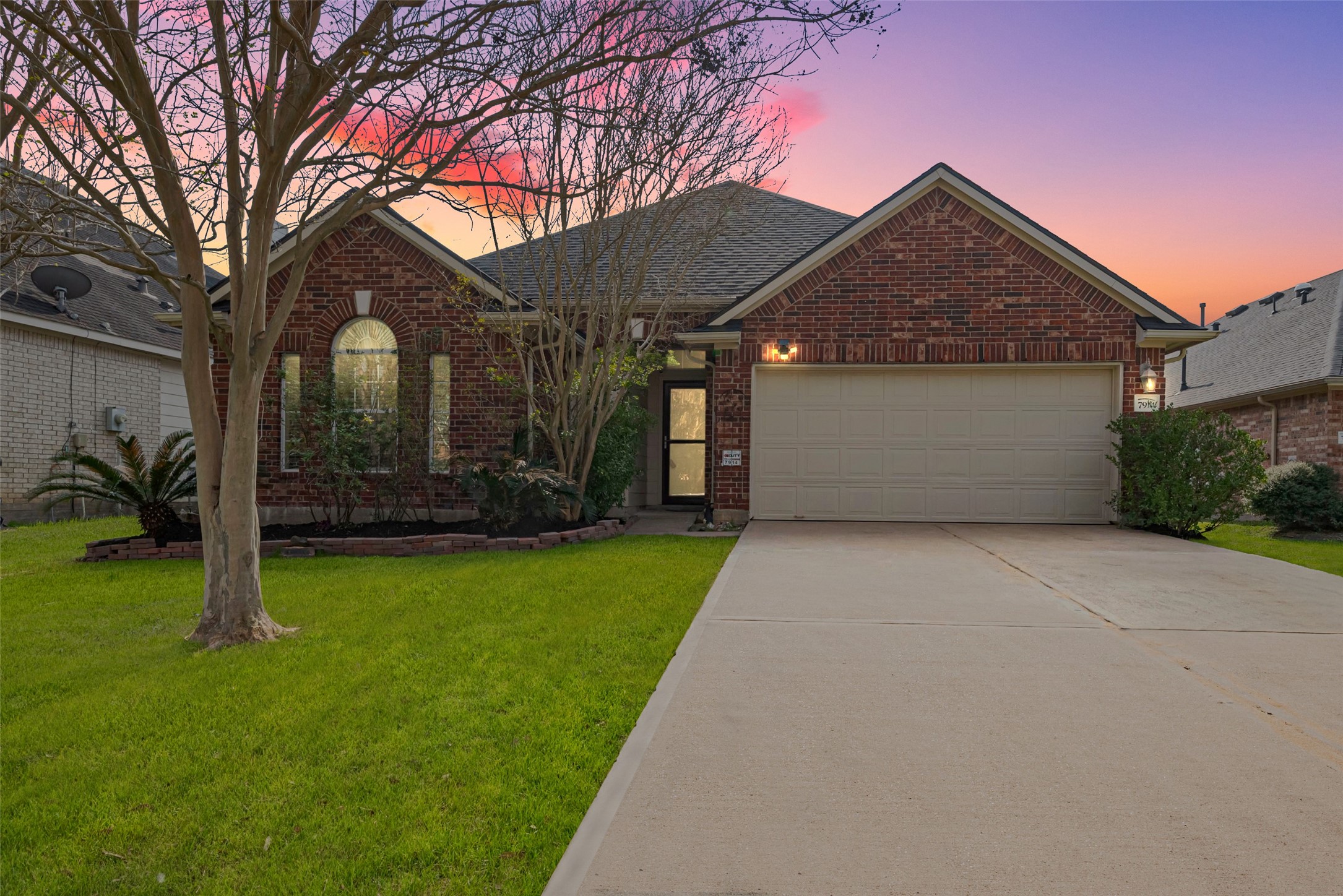7914 Saragosa Blue Lane Property Photo 1