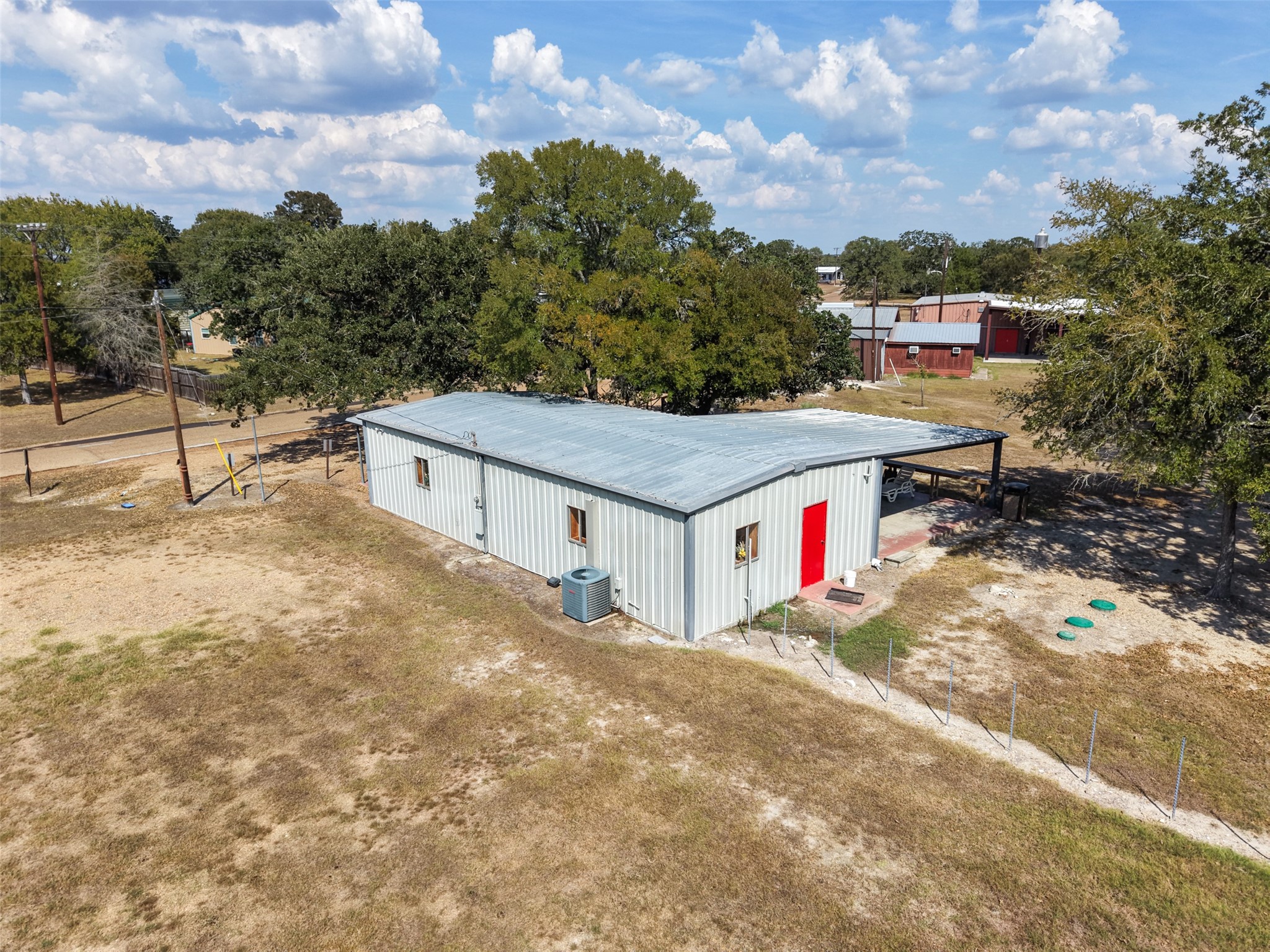 422 Leaning Oak Lane Property Photo 33