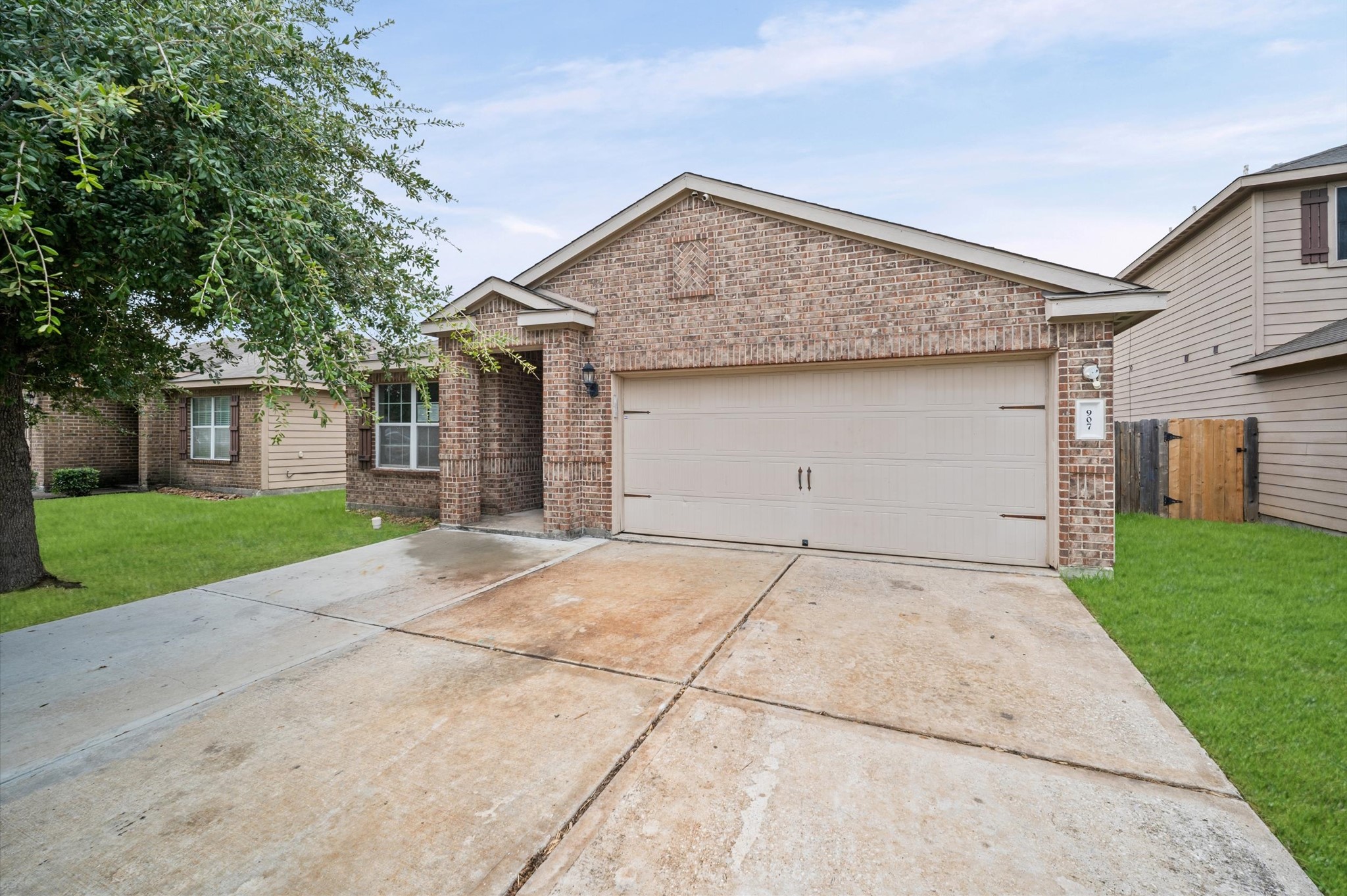 907 Marigold Road Property Photo 2