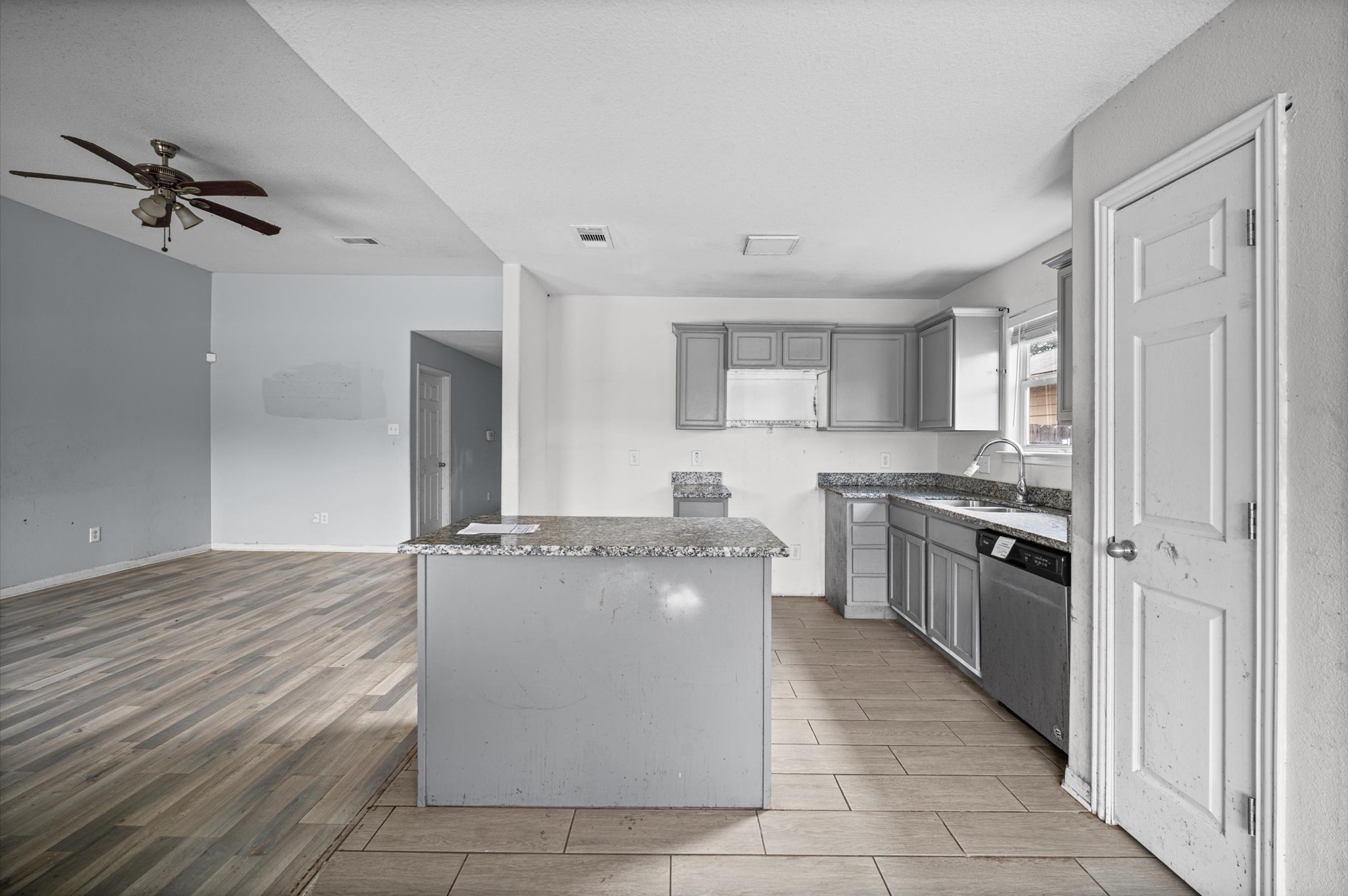 907 Marigold Road Property Photo 16
