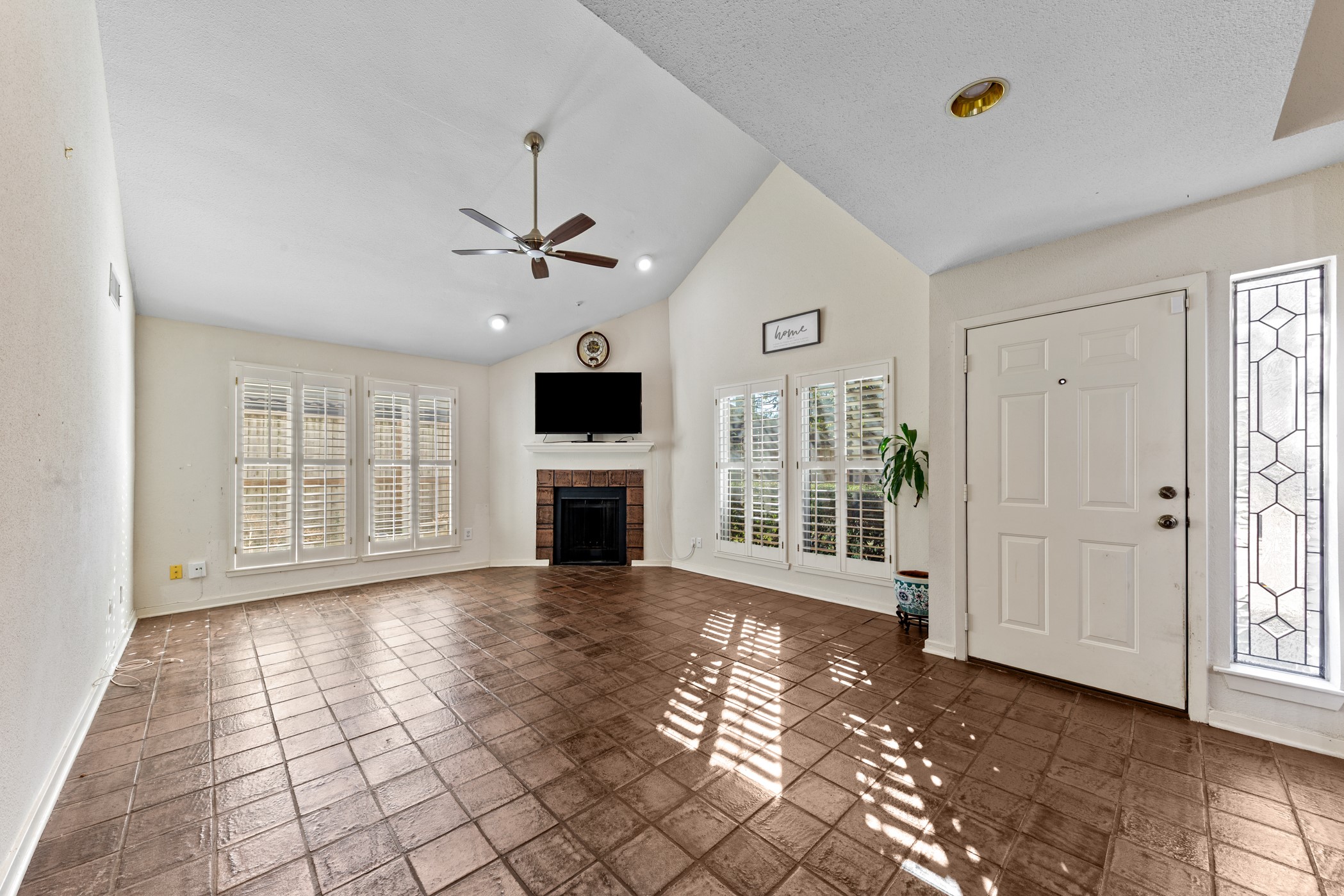 1829 Bering Drive 24 Property Photo 3