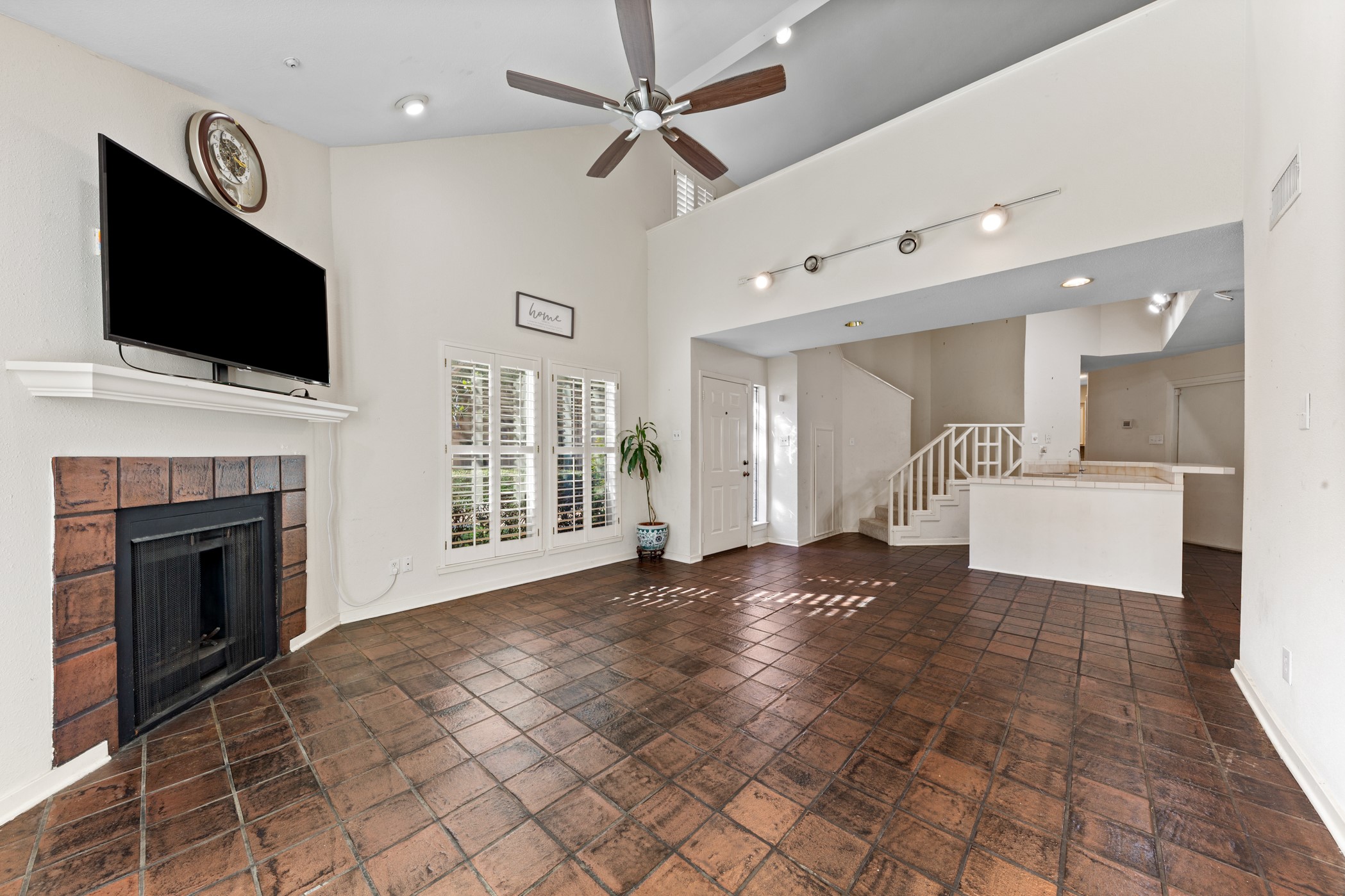 1829 Bering Drive 24 Property Photo 4