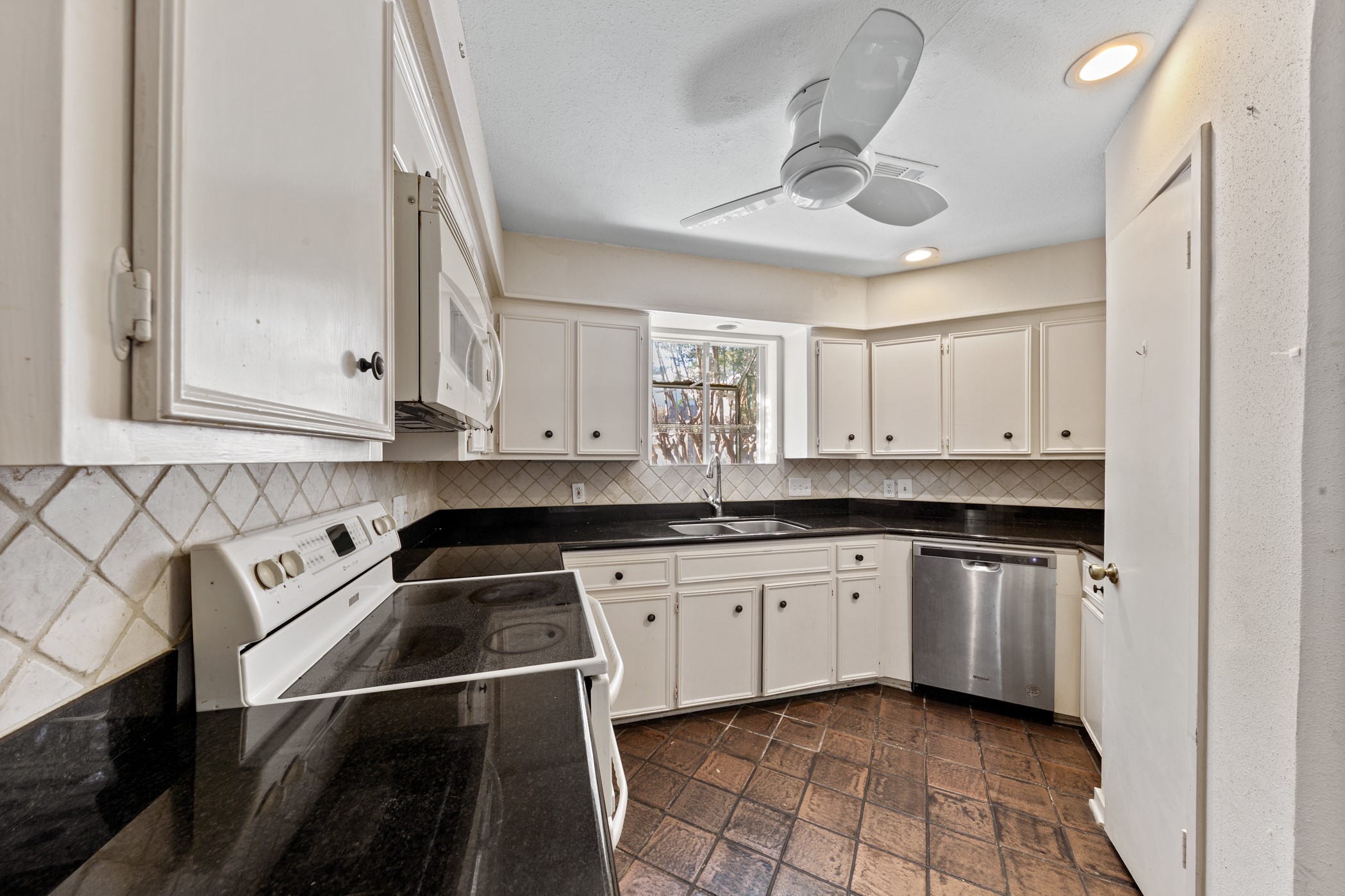 1829 Bering Drive 24 Property Photo 8