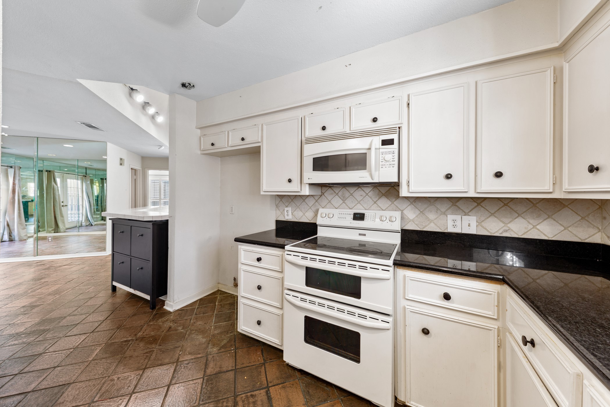 1829 Bering Drive 24 Property Photo 9
