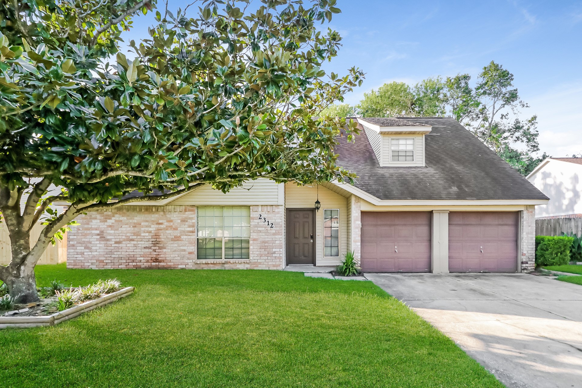 2312 Meade Court Property Photo 1