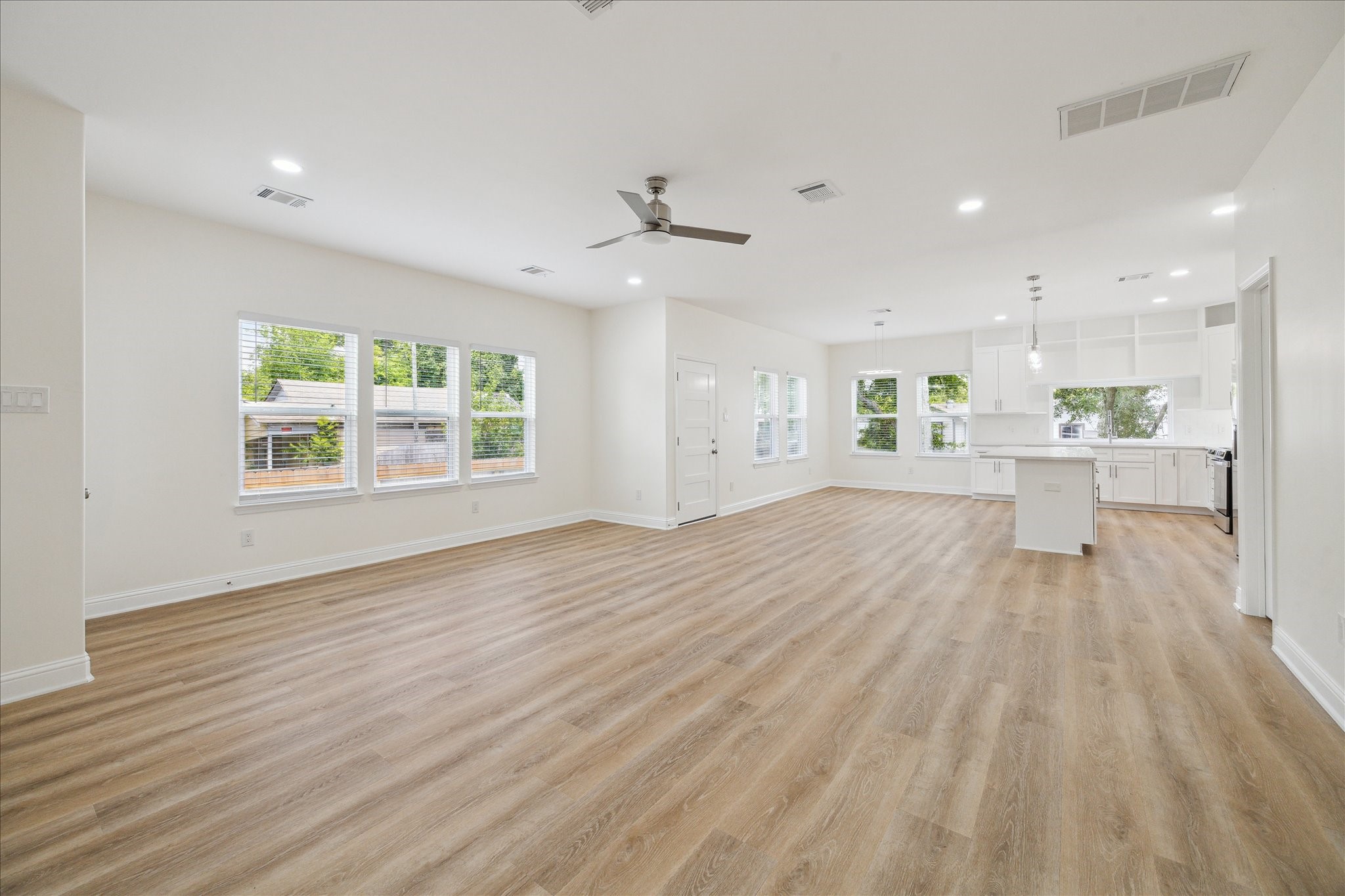 901 E 37th Street Property Photo 5