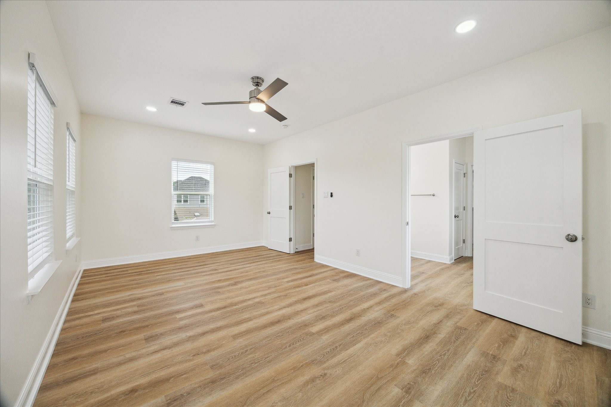 901 E 37th Street Property Photo 8