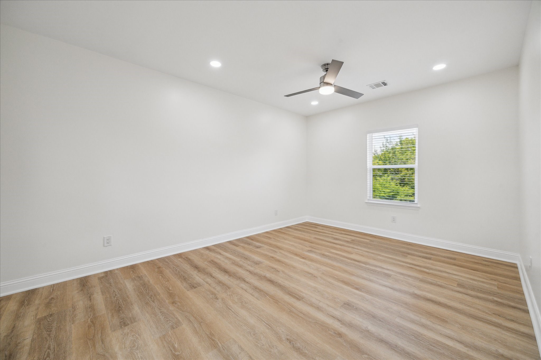 901 E 37th Street Property Photo 13