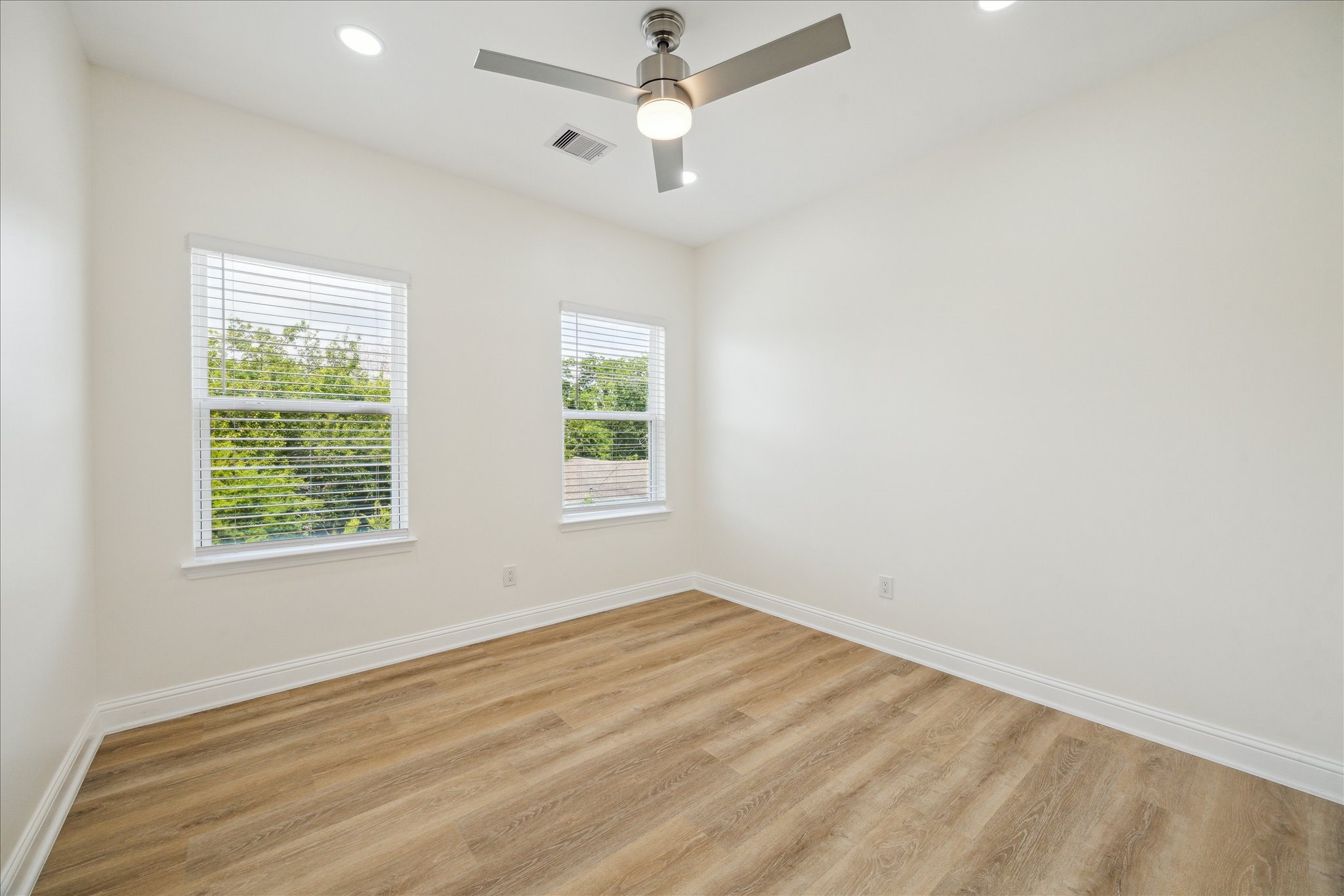 901 E 37th Street Property Photo 15