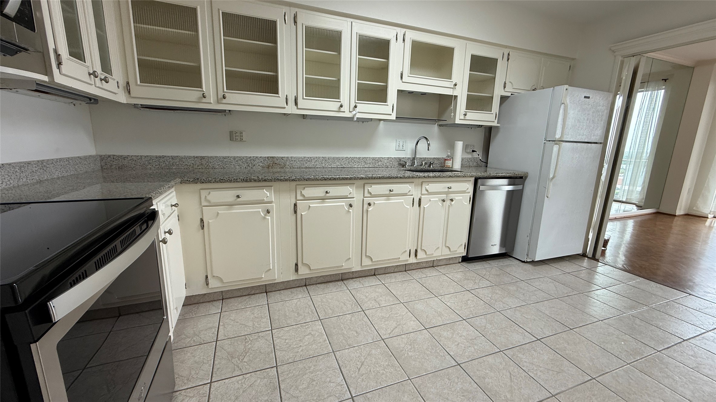 2200 Willowick Road 11b Property Photo 7
