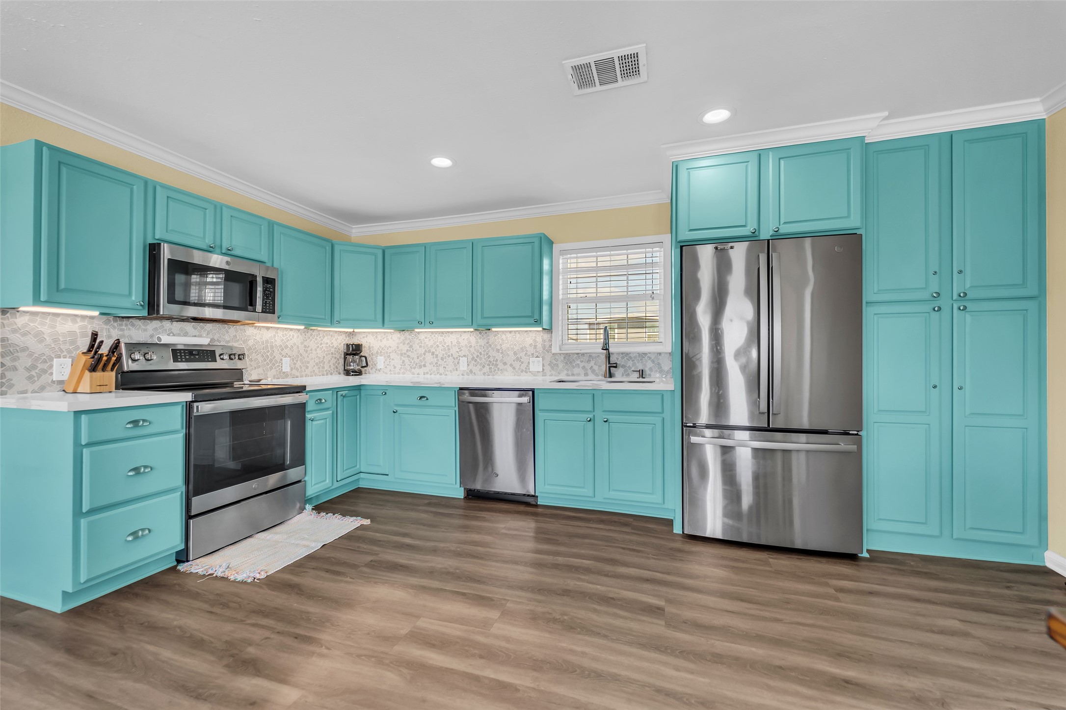 610 Surf Drive Property Photo 4