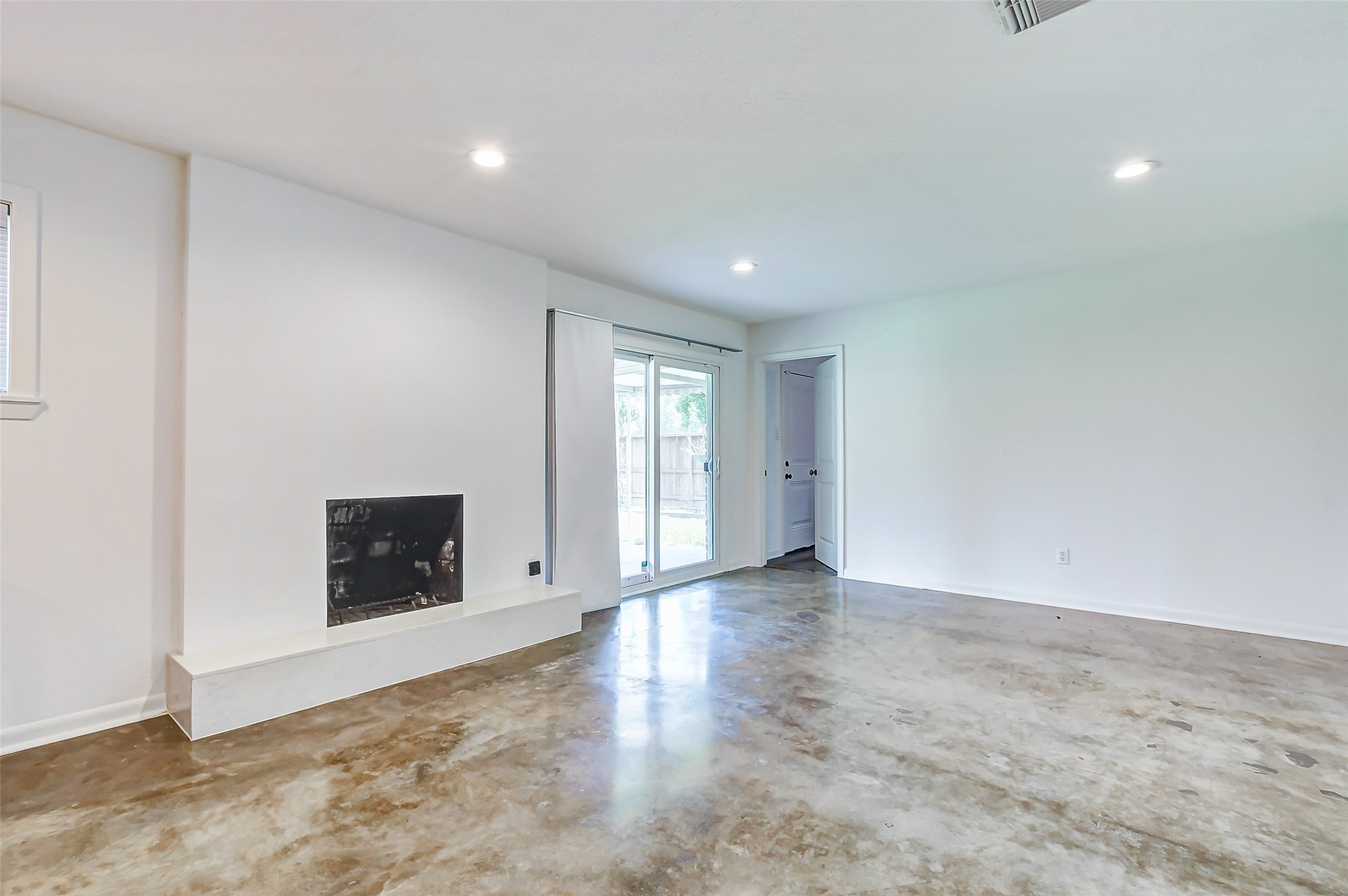 1202 Shadeland Drive Property Photo 7