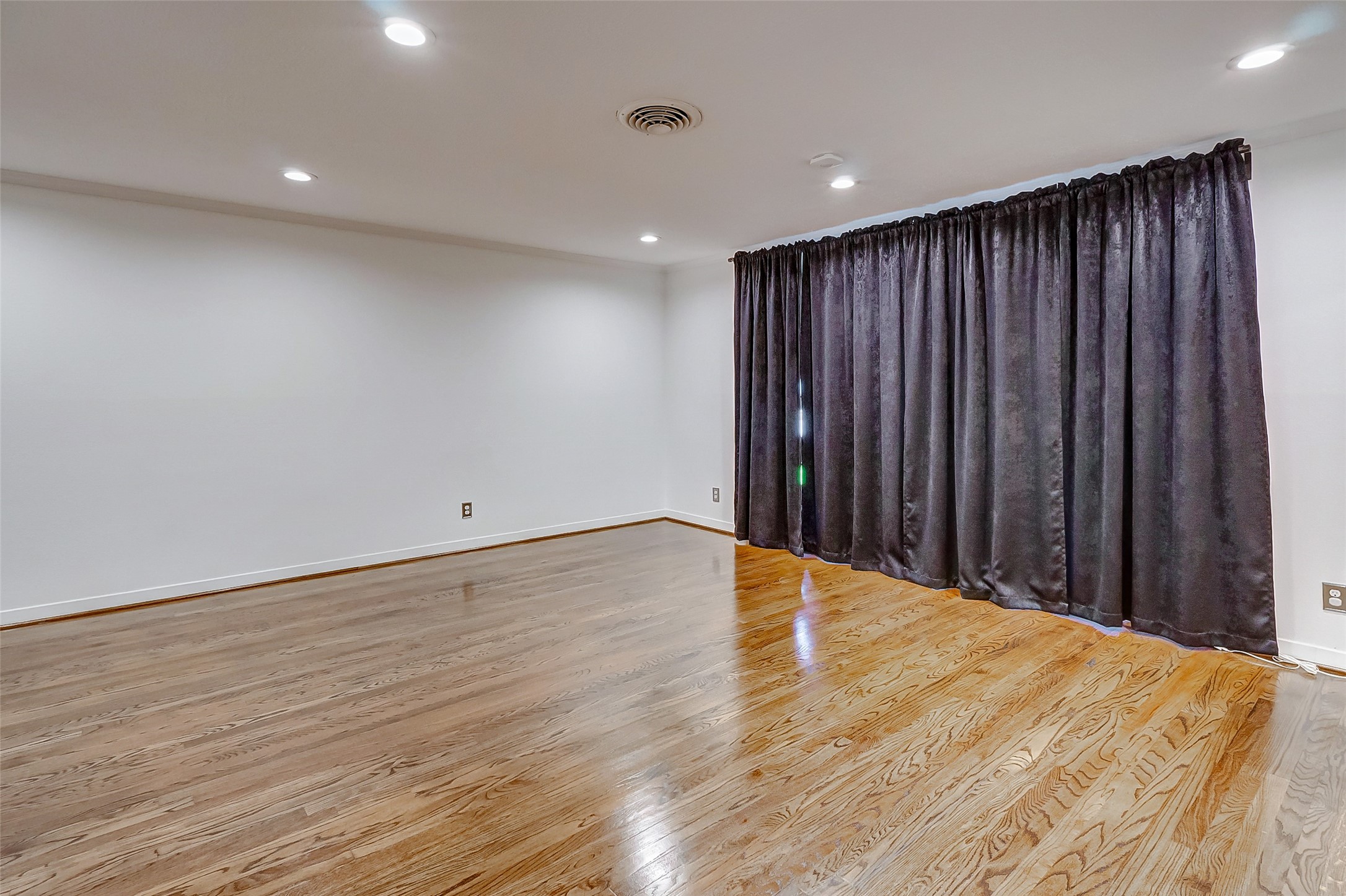 1202 Shadeland Drive Property Photo 9