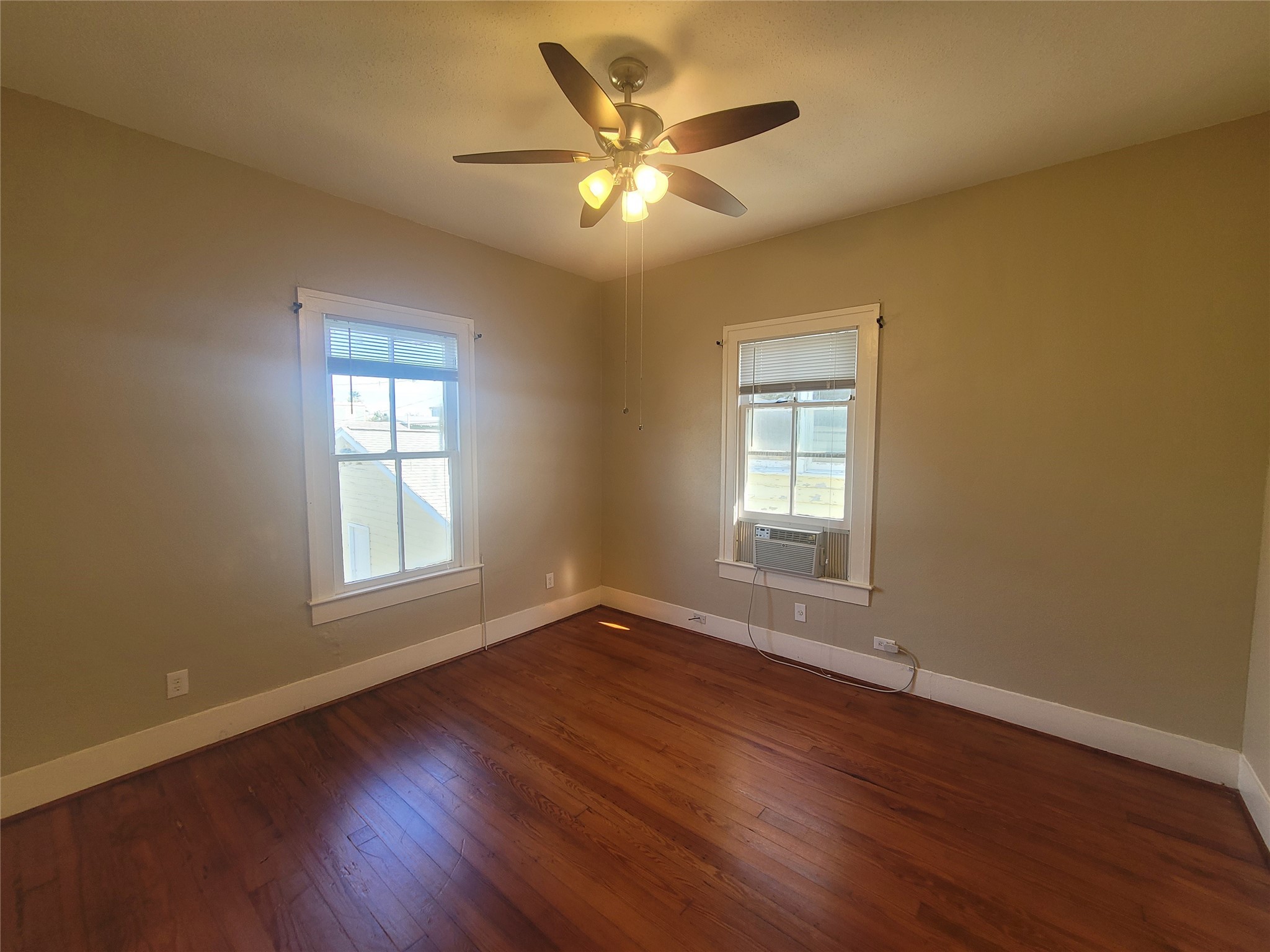 610 16th Street Property Photo 3