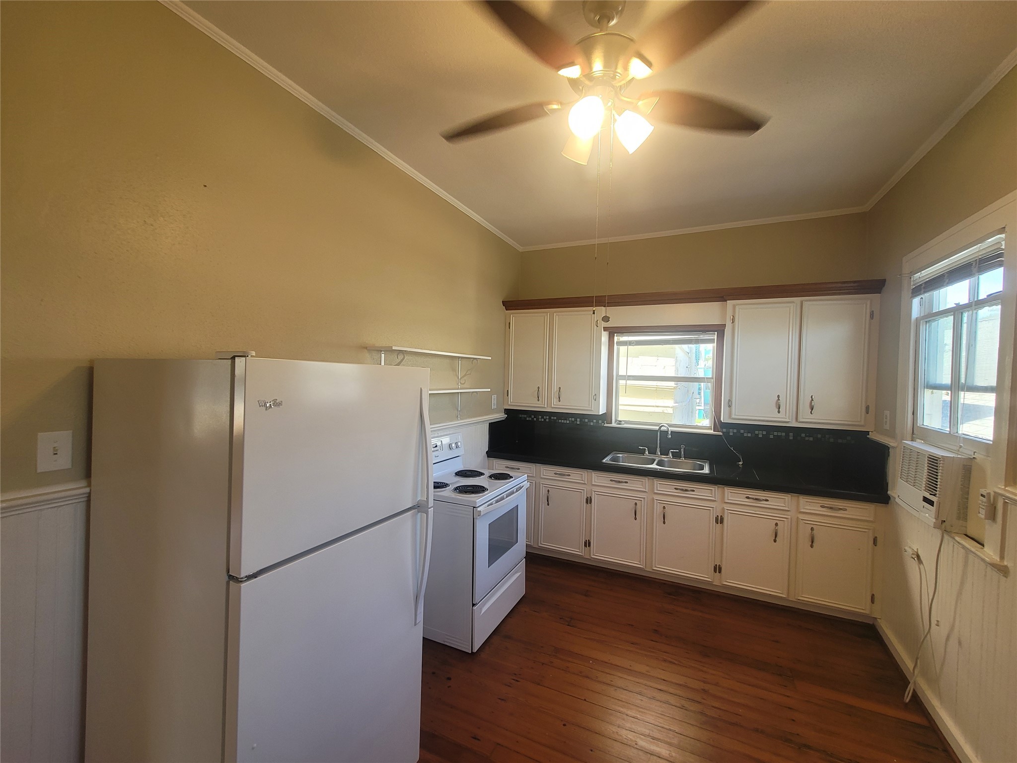 610 16th Street Property Photo 7