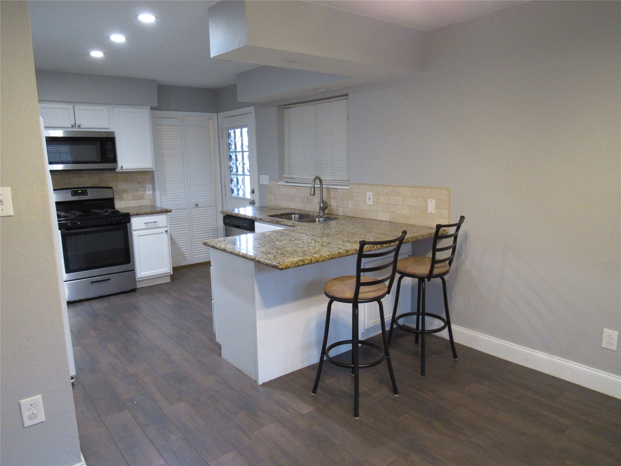 22710 Leedstown Lane Property Photo 9