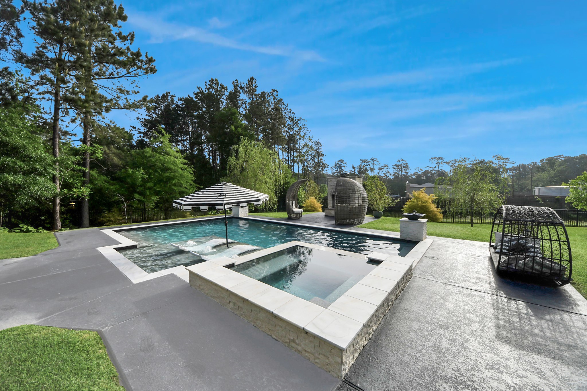 40802 Rolling Forest Drive Property Photo 6