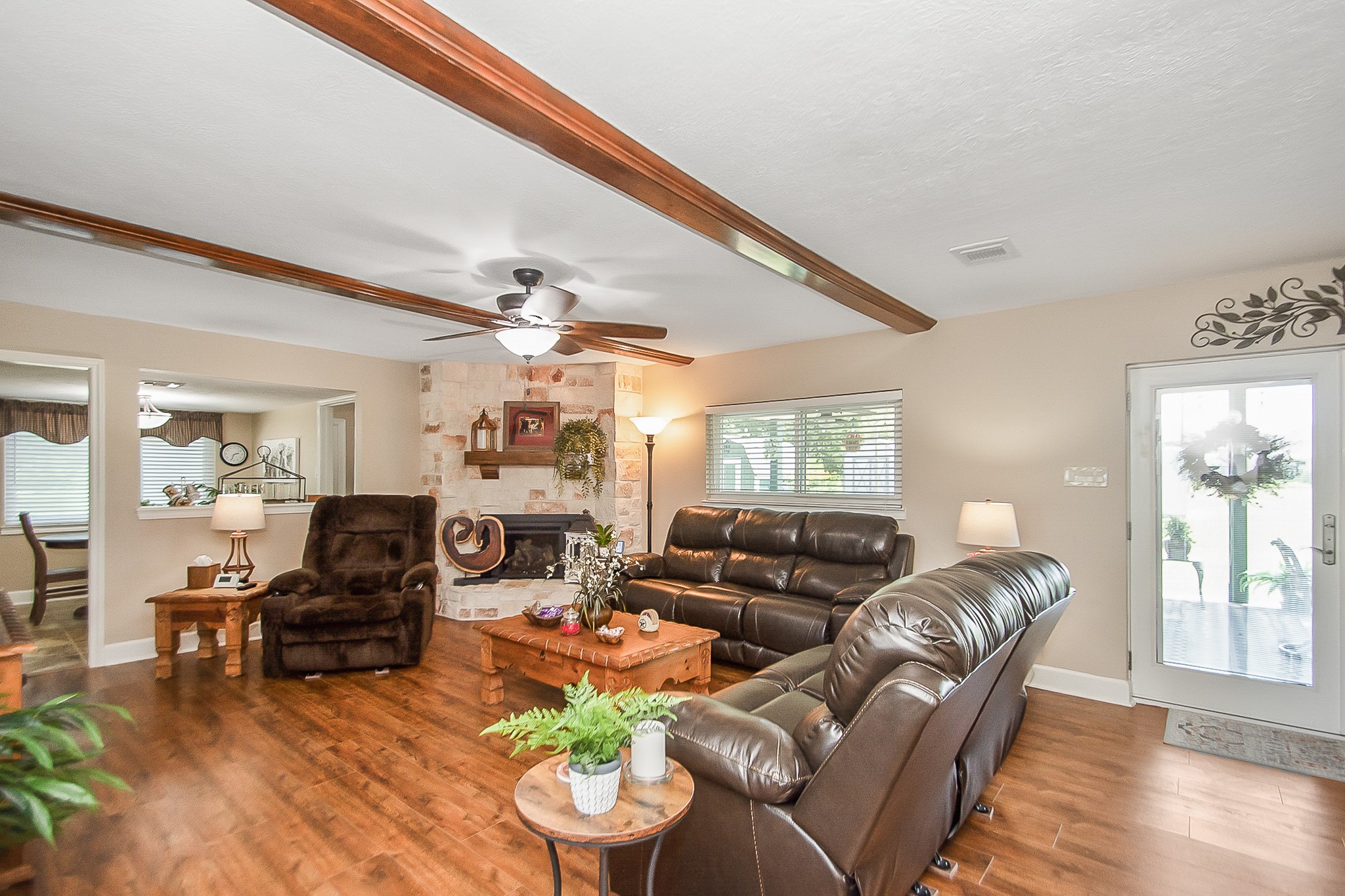 9112 Pilgrim Circle Property Photo 4