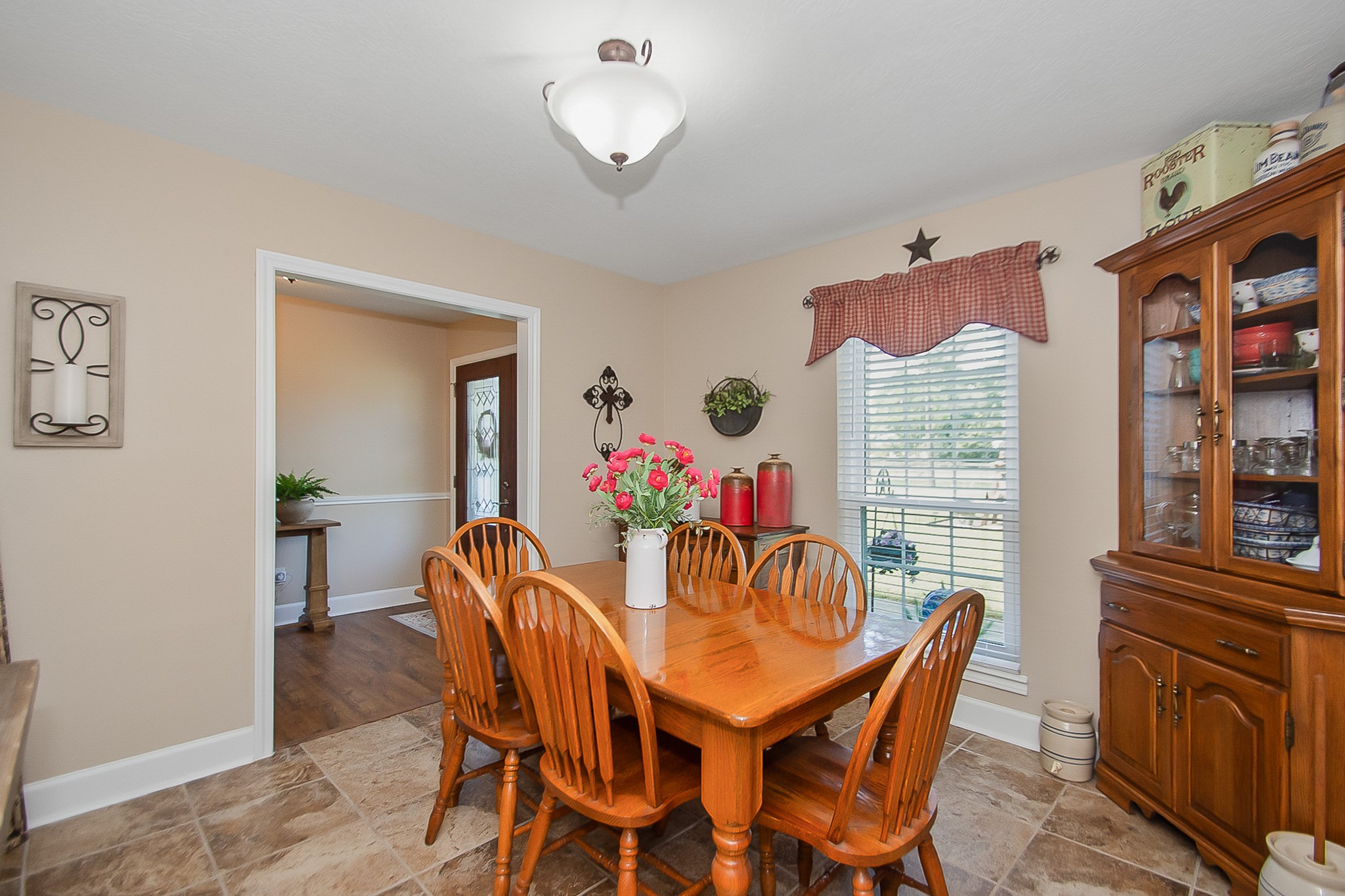 9112 Pilgrim Circle Property Photo 5