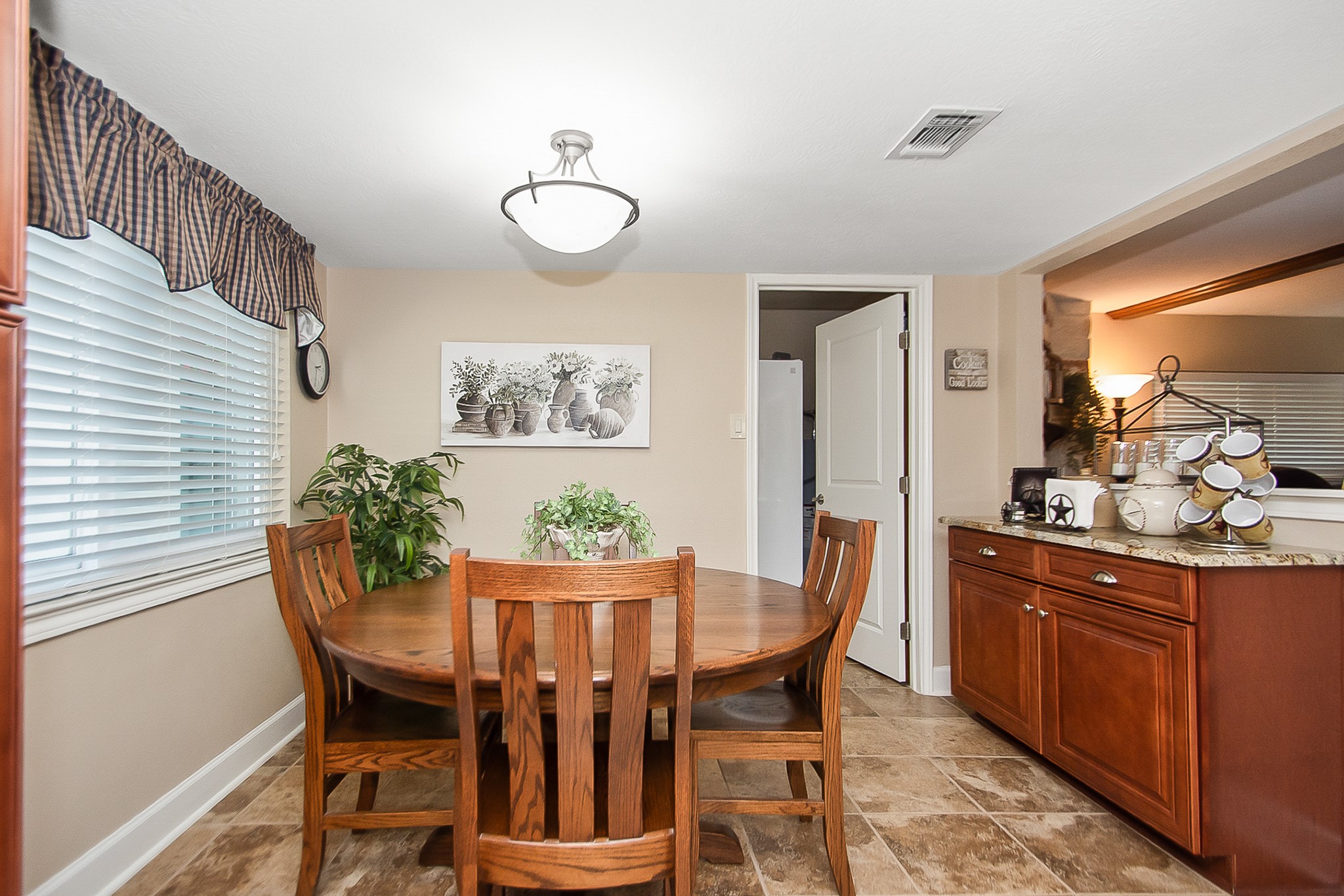 9112 Pilgrim Circle Property Photo 8