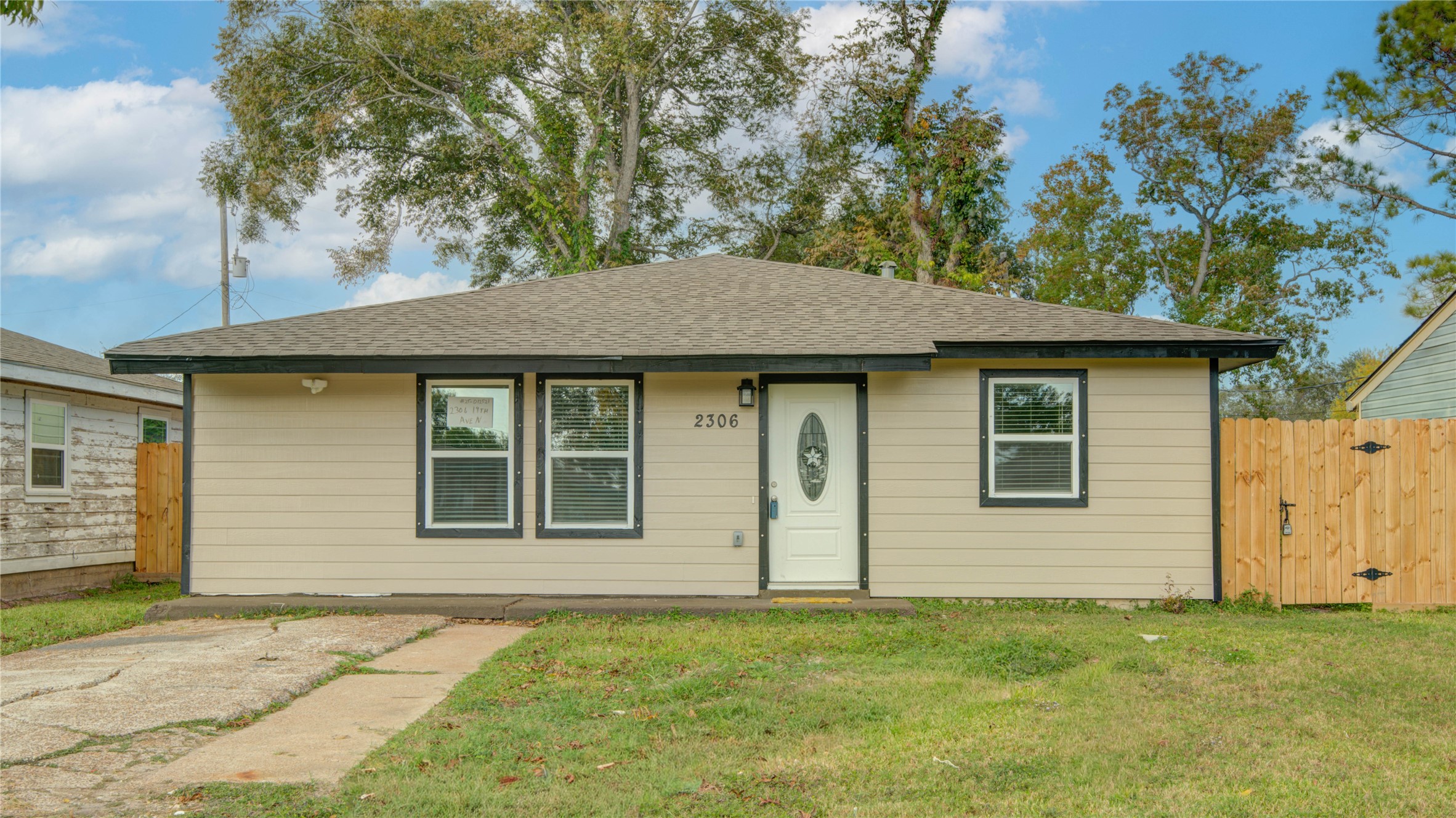 2306 19th Avenue N Property Photo 1