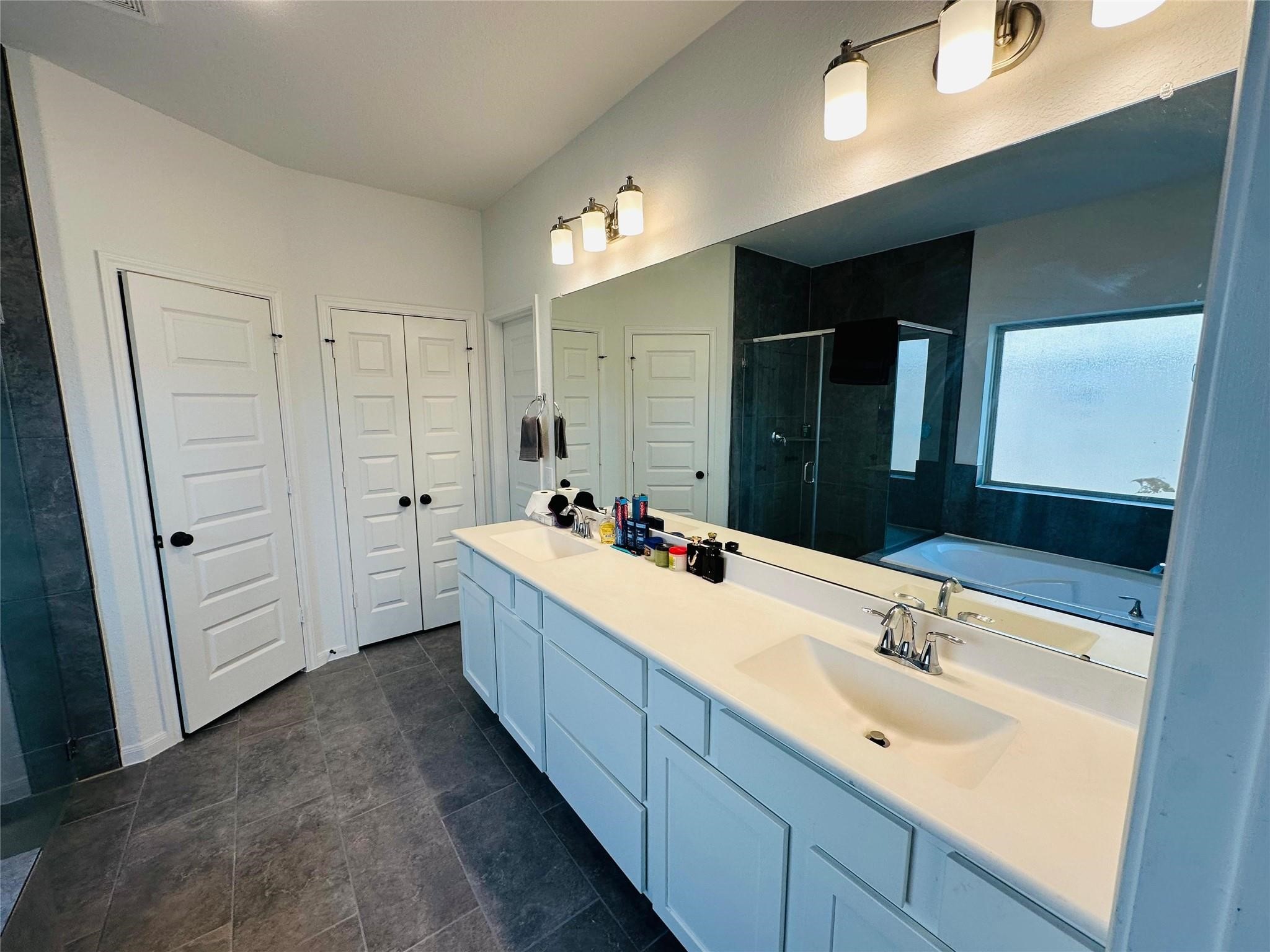 2419 Humble Way Property Photo 12