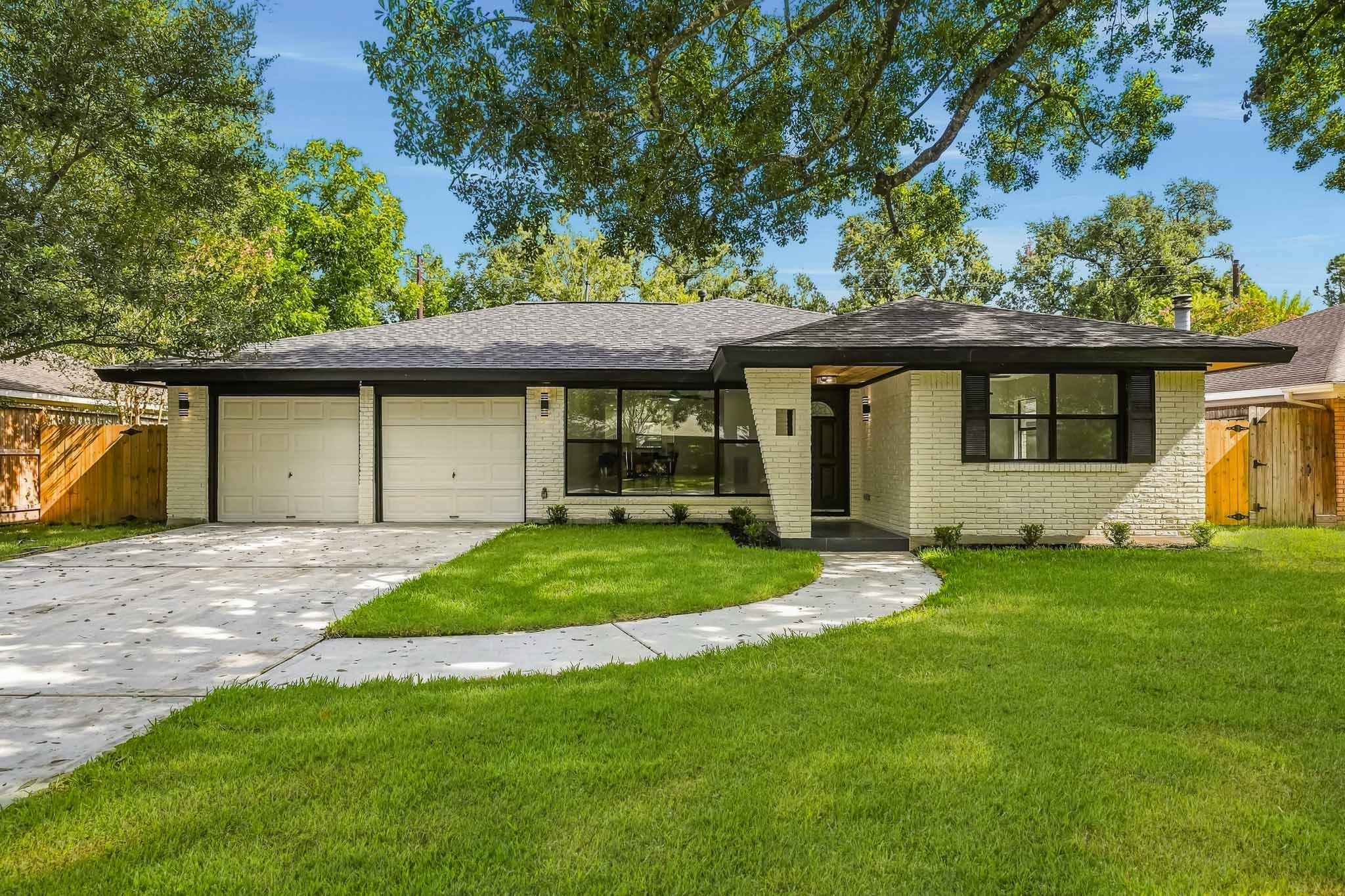 5322 Briarbend Drive Property Photo 1