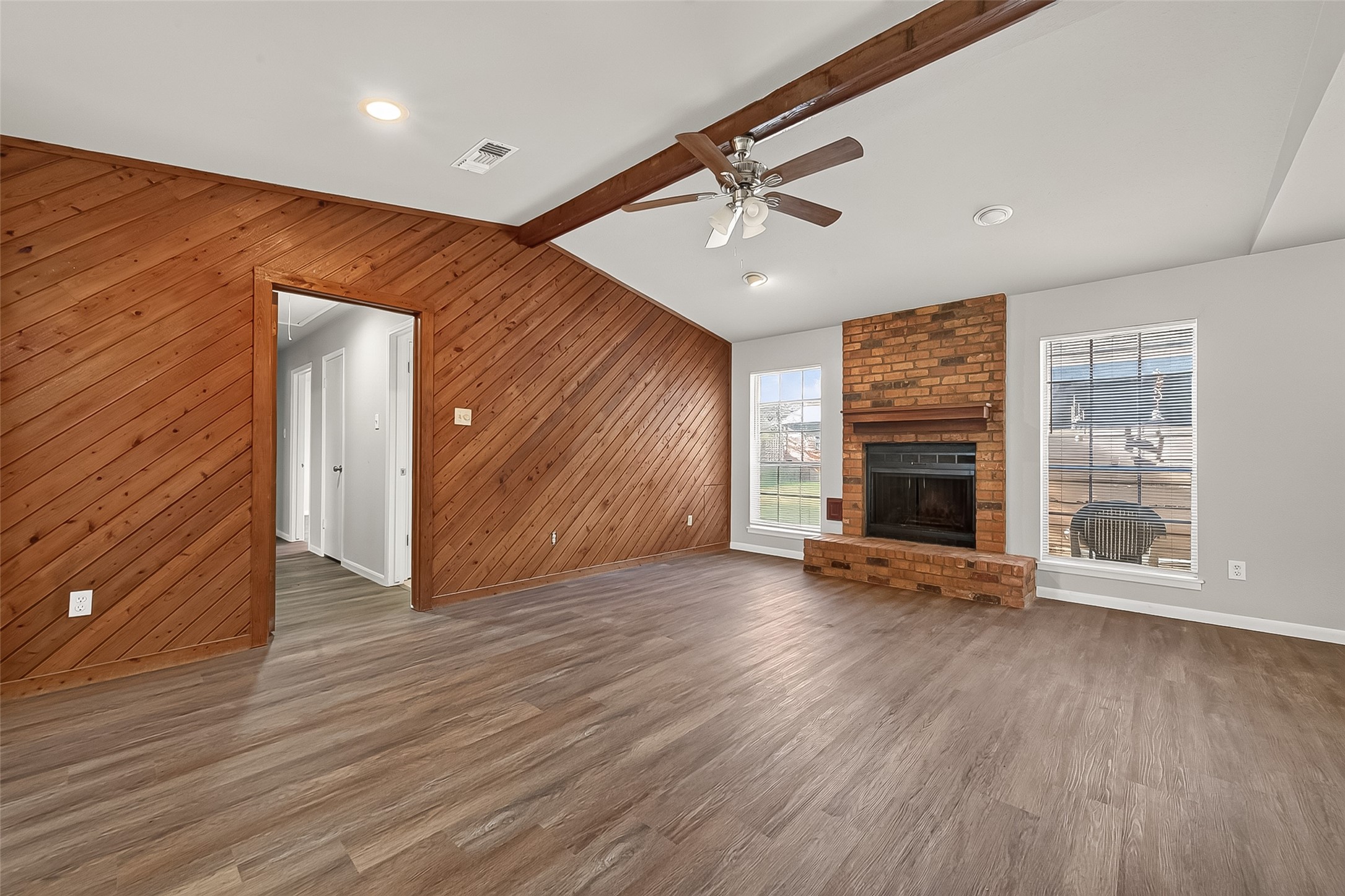 4923 Sandalwood Avenue Property Photo 4