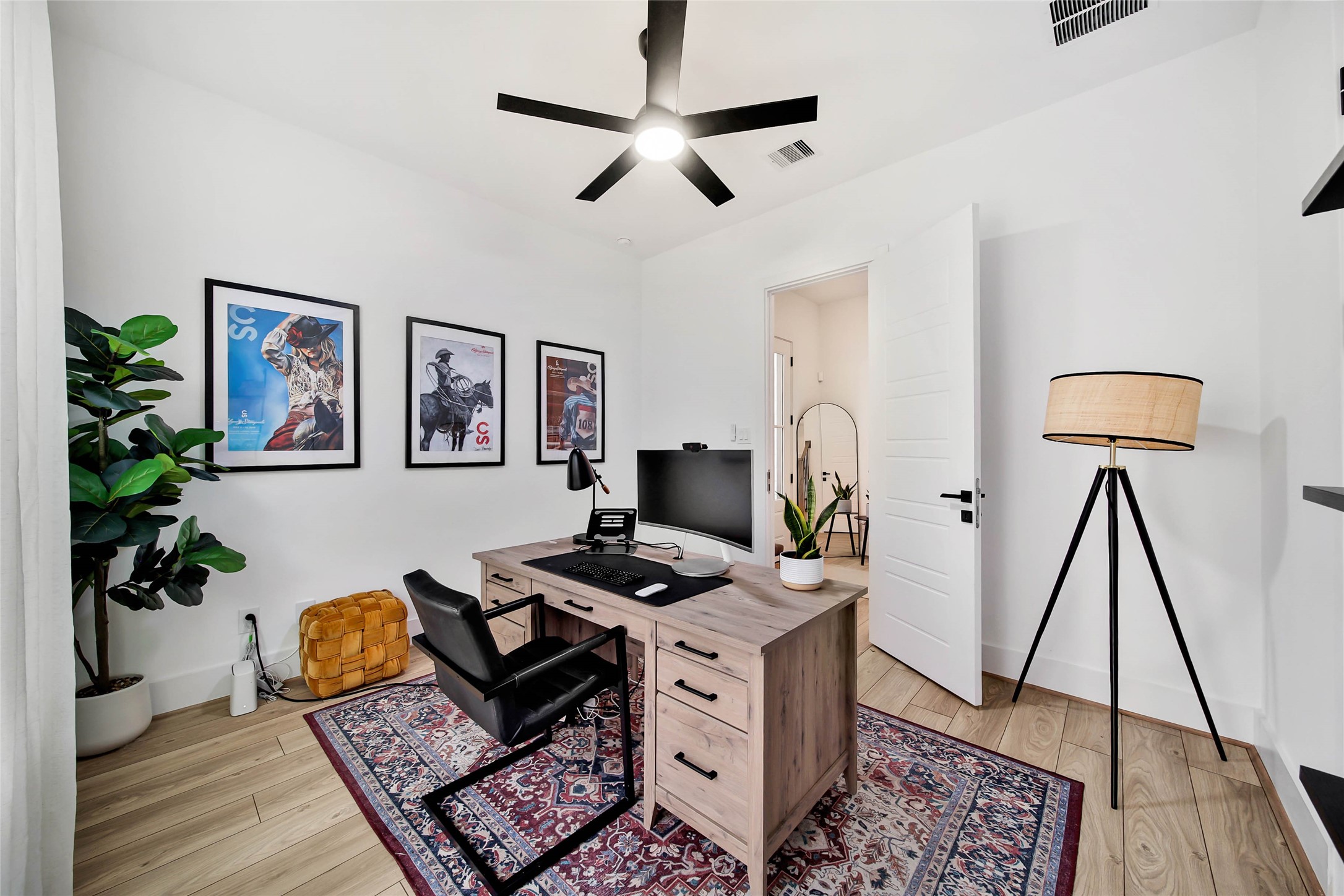 905 Woodcrest Drive C Property Photo 6