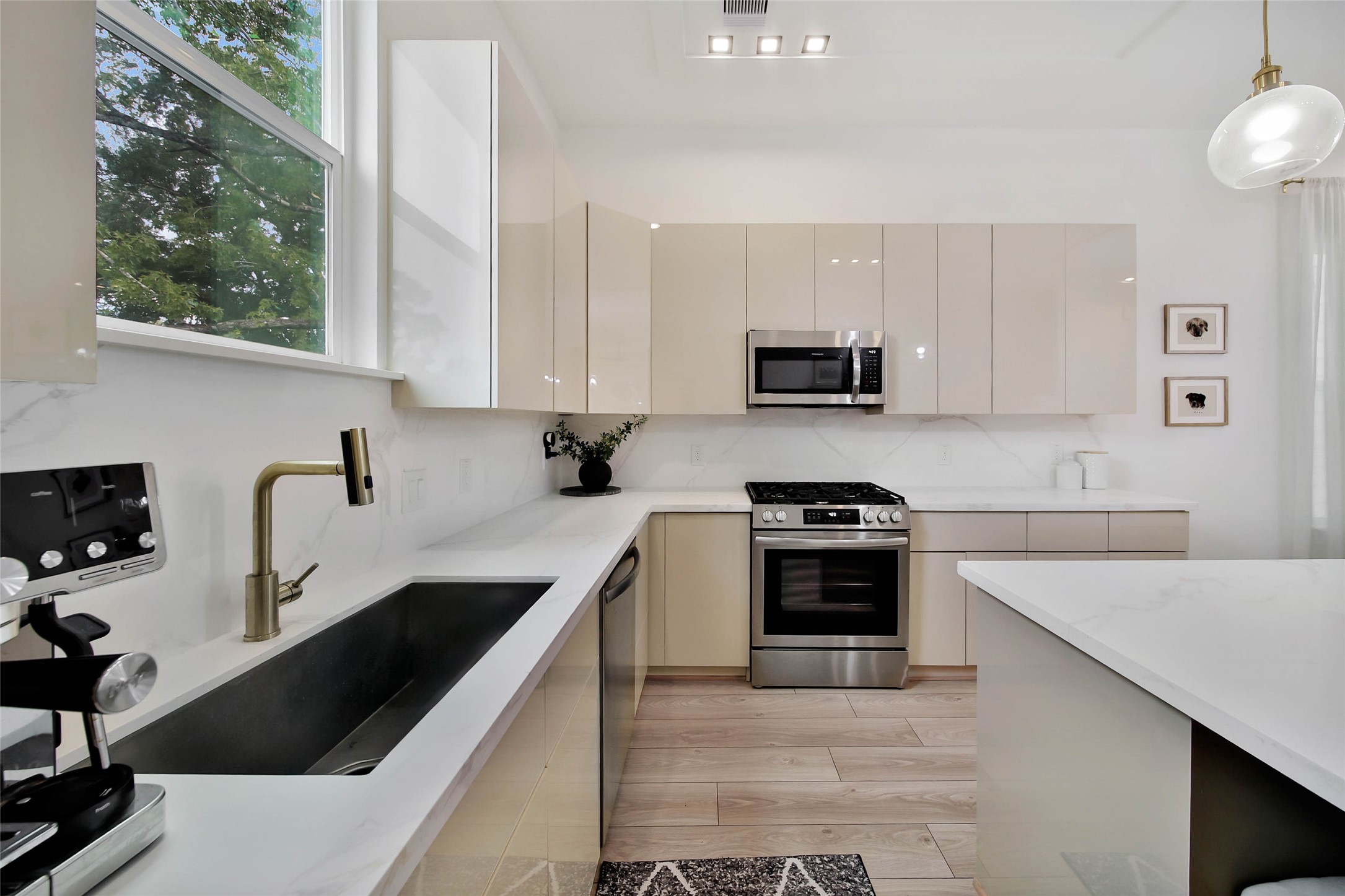 905 Woodcrest Drive C Property Photo 11