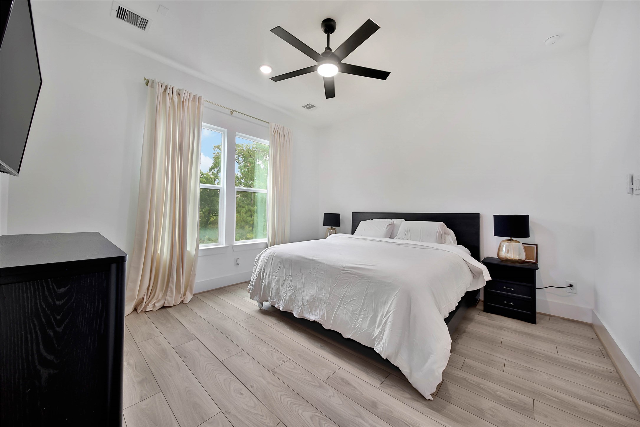 905 Woodcrest Drive C Property Photo 13