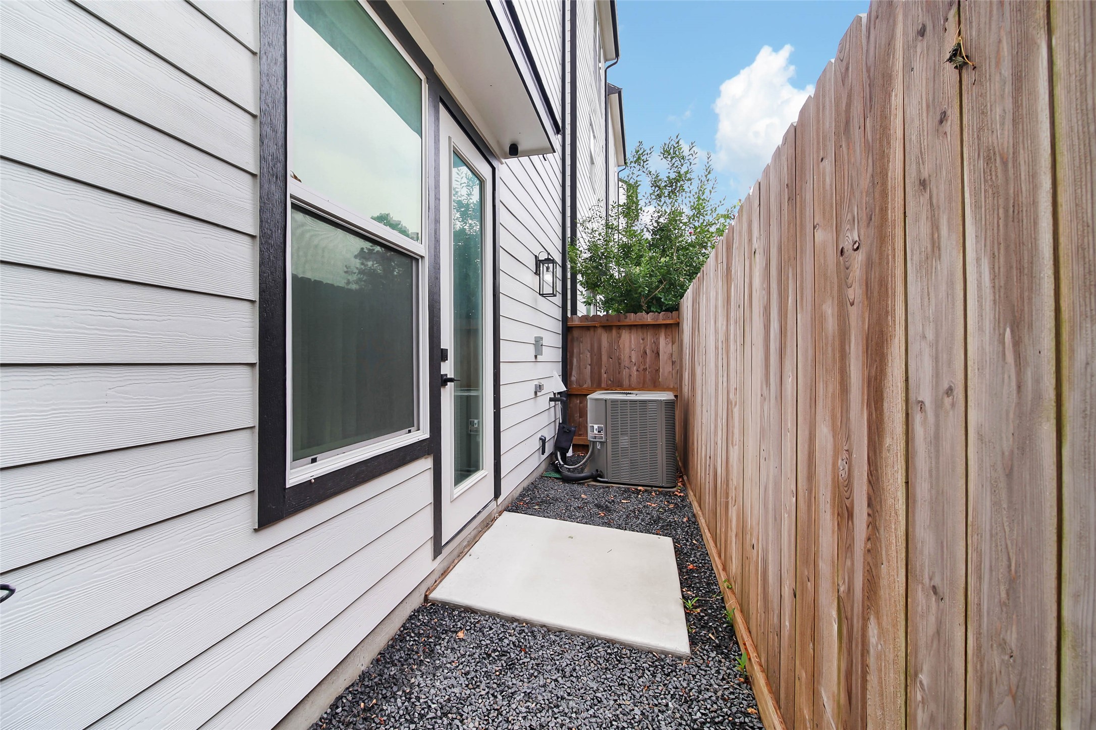 905 Woodcrest Drive C Property Photo 22