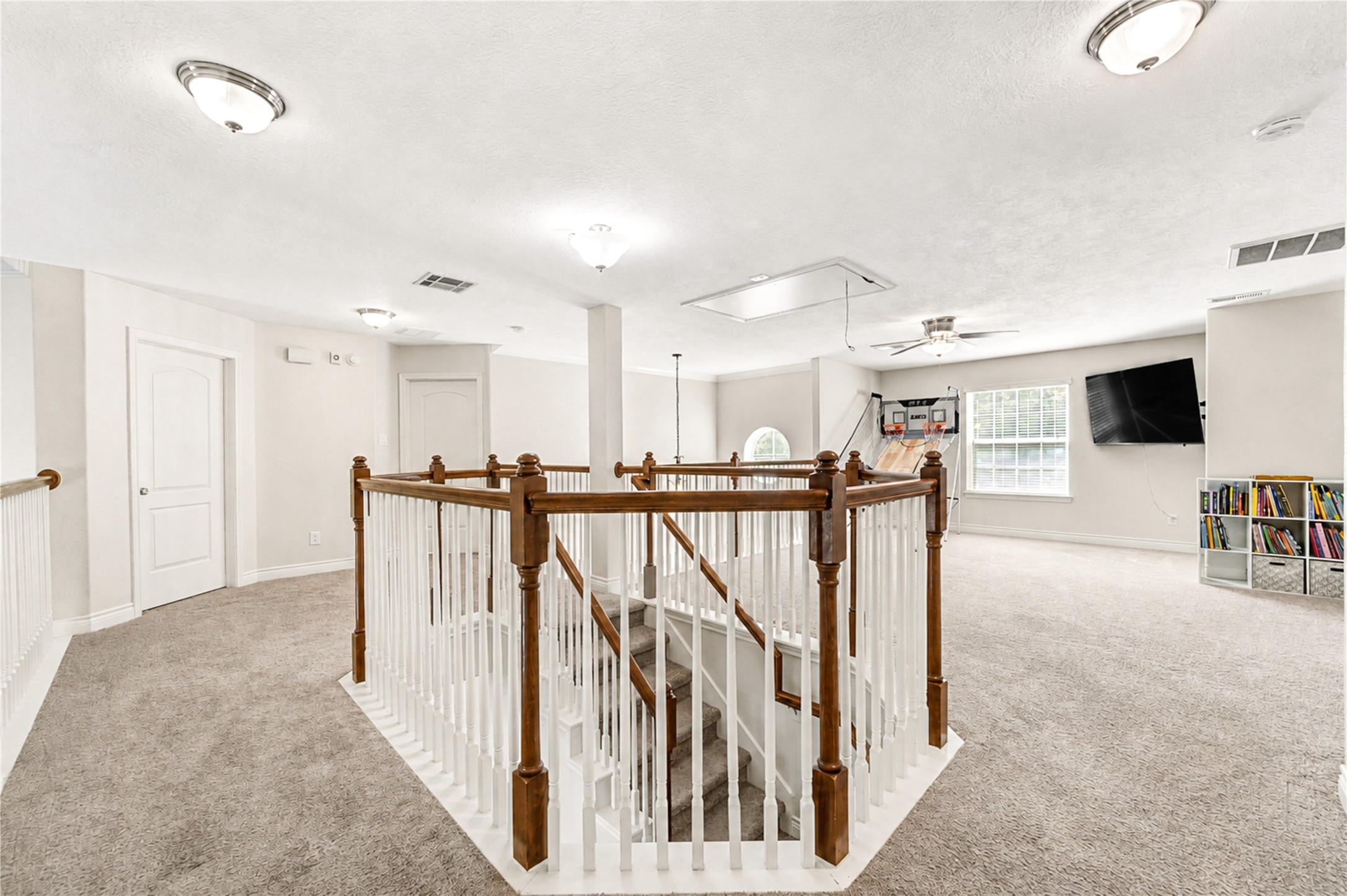 21065 Hereford Way Property Photo 34