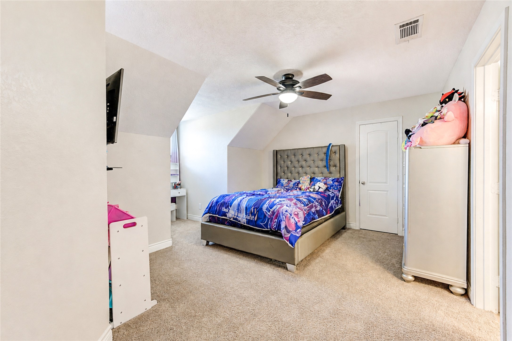 21065 Hereford Way Property Photo 36