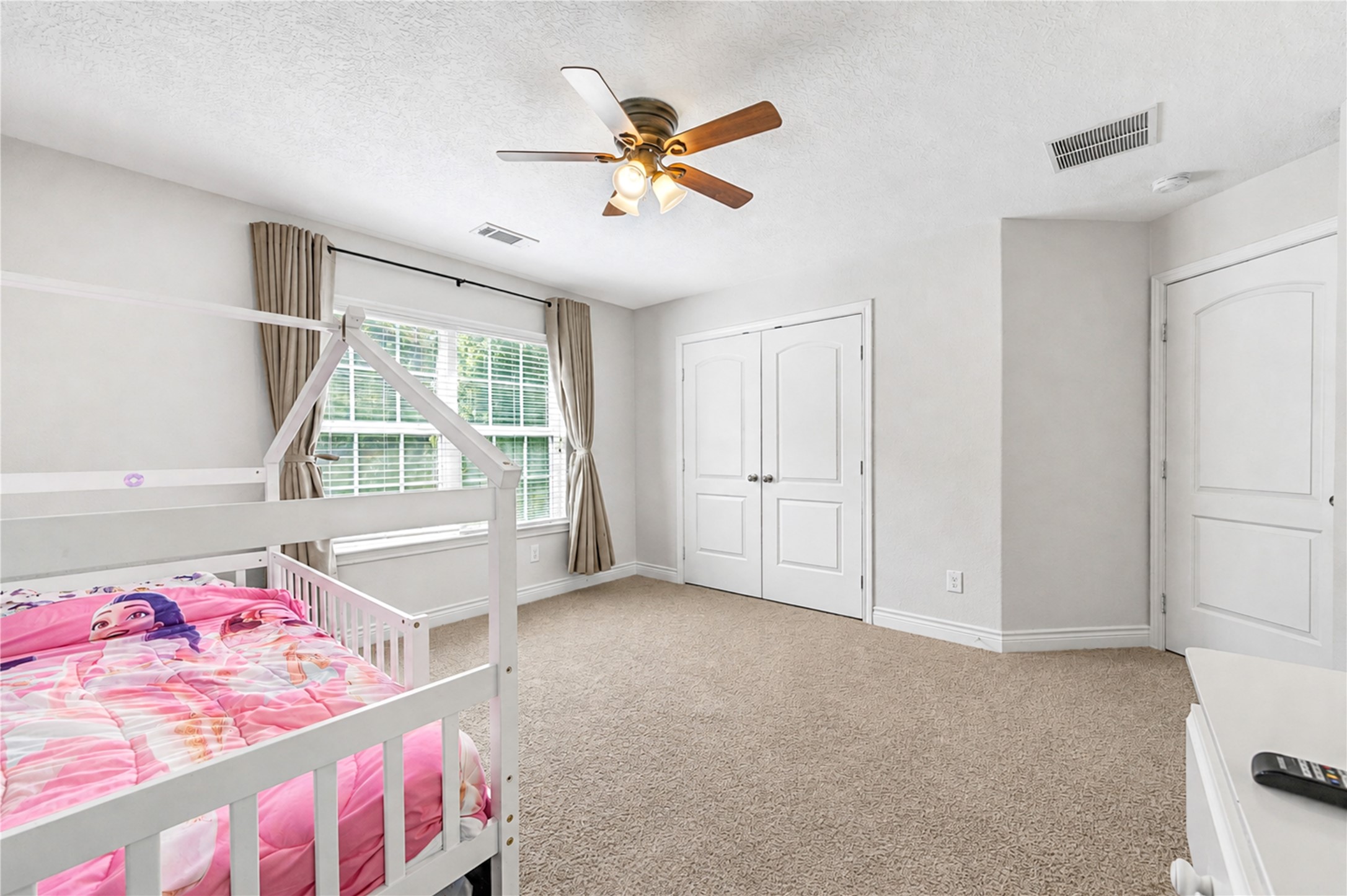 21065 Hereford Way Property Photo 37
