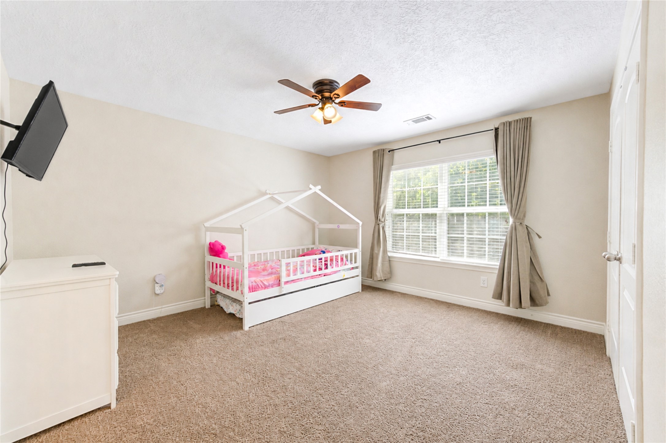 21065 Hereford Way Property Photo 38