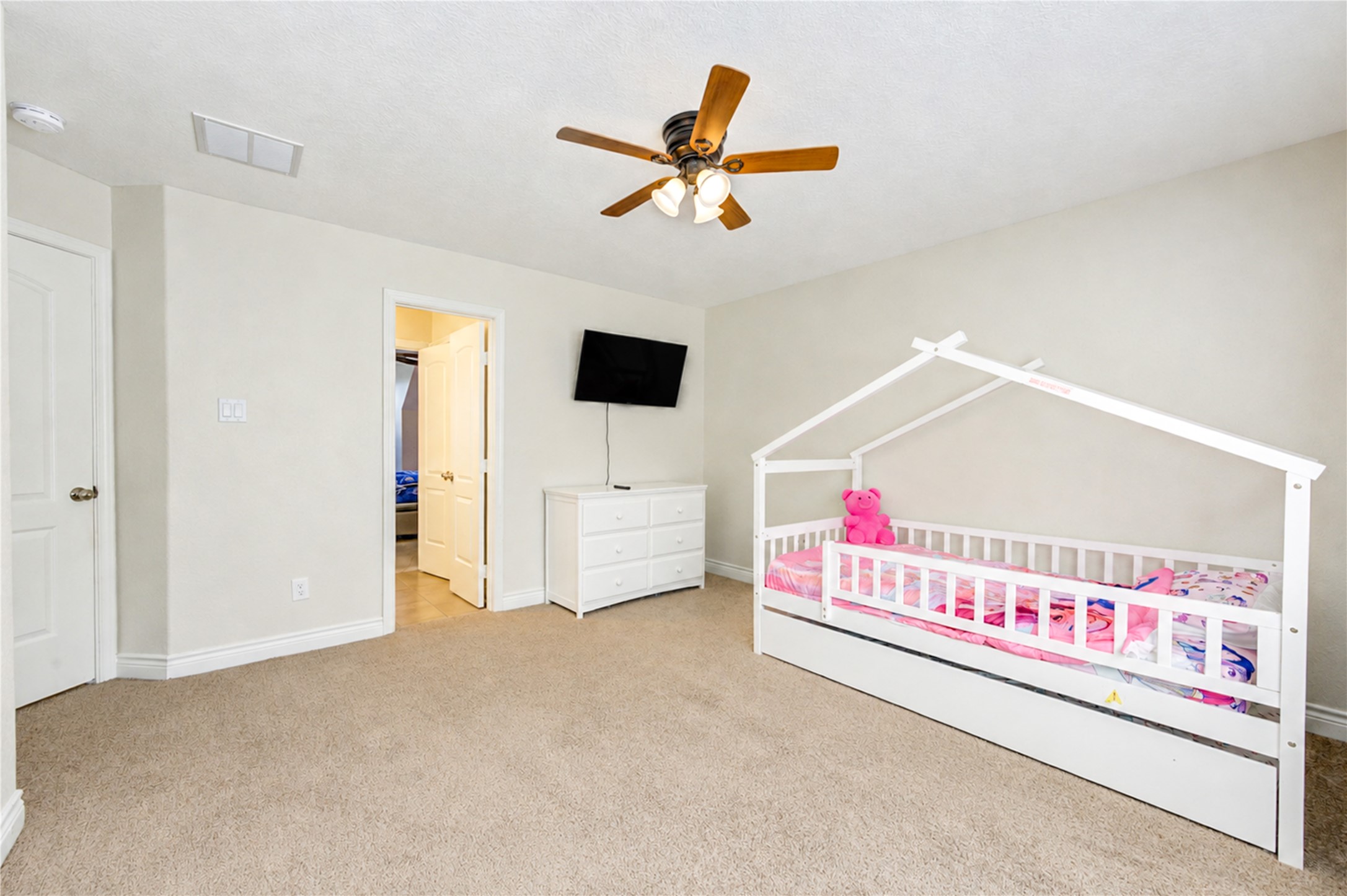 21065 Hereford Way Property Photo 39