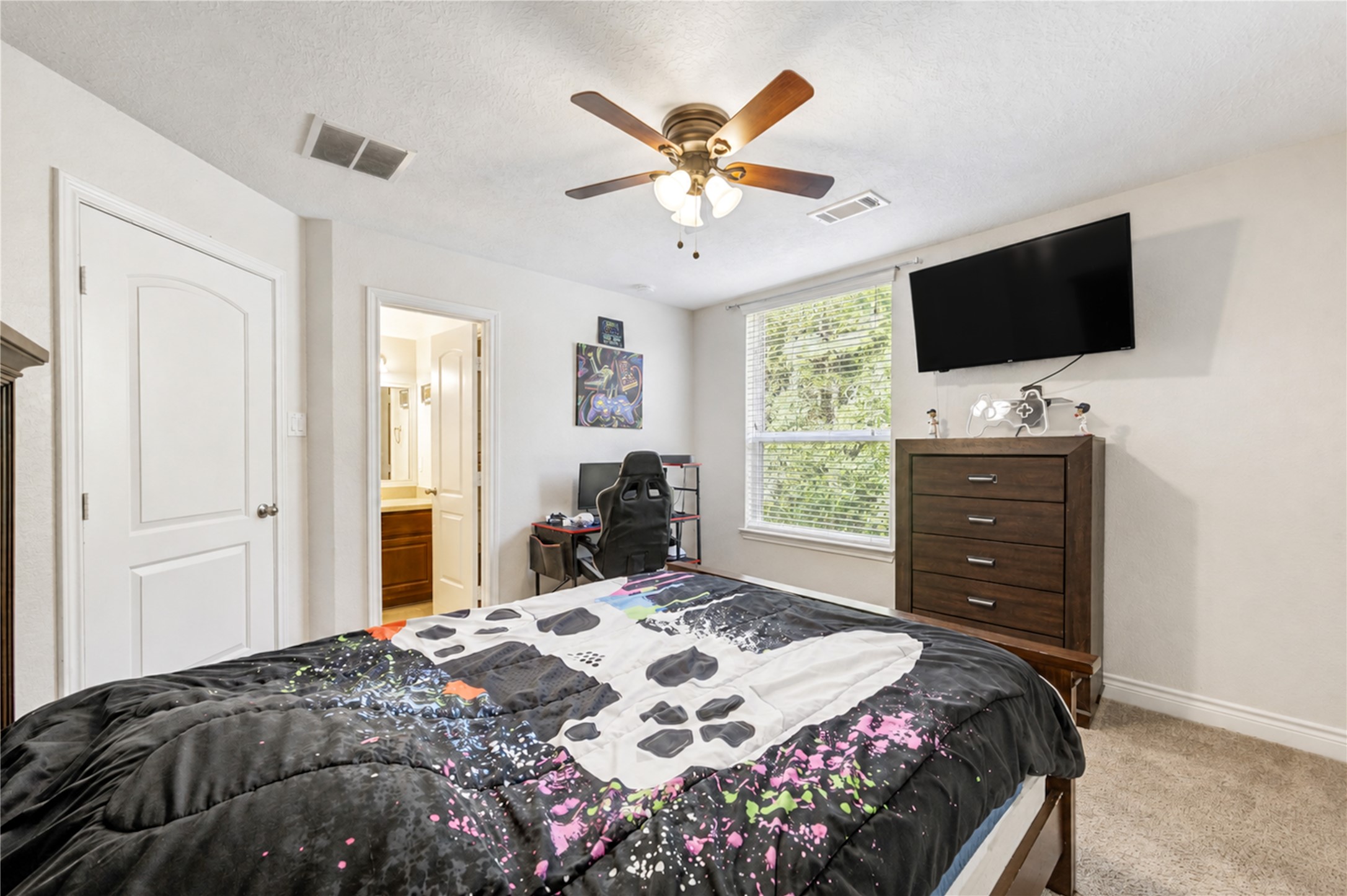 21065 Hereford Way Property Photo 42