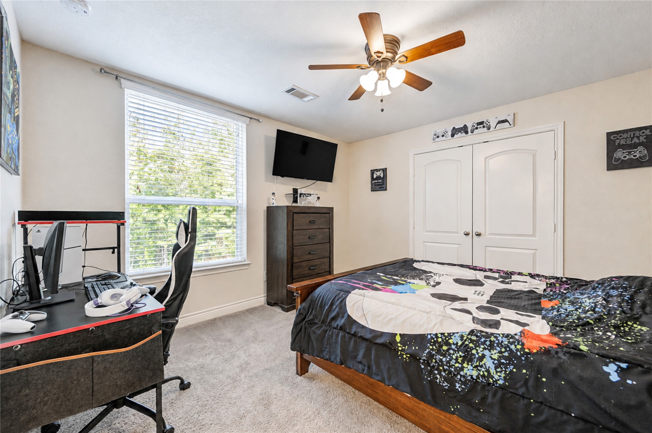 21065 Hereford Way Property Photo 43