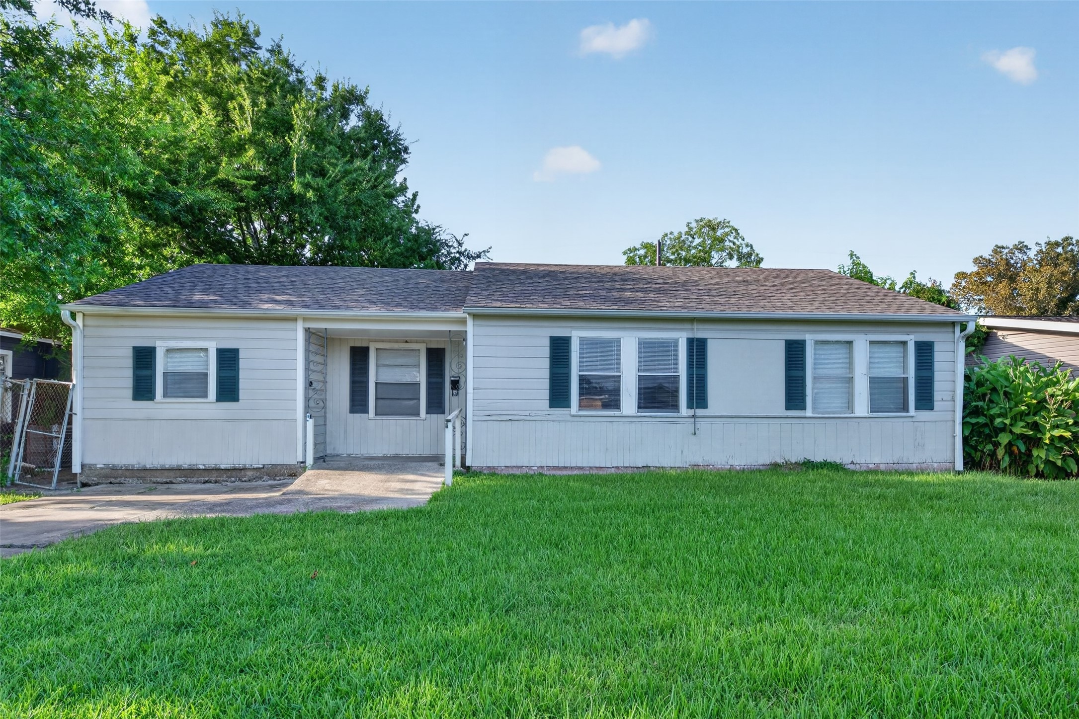 4909 Holloway Drive Property Photo 1