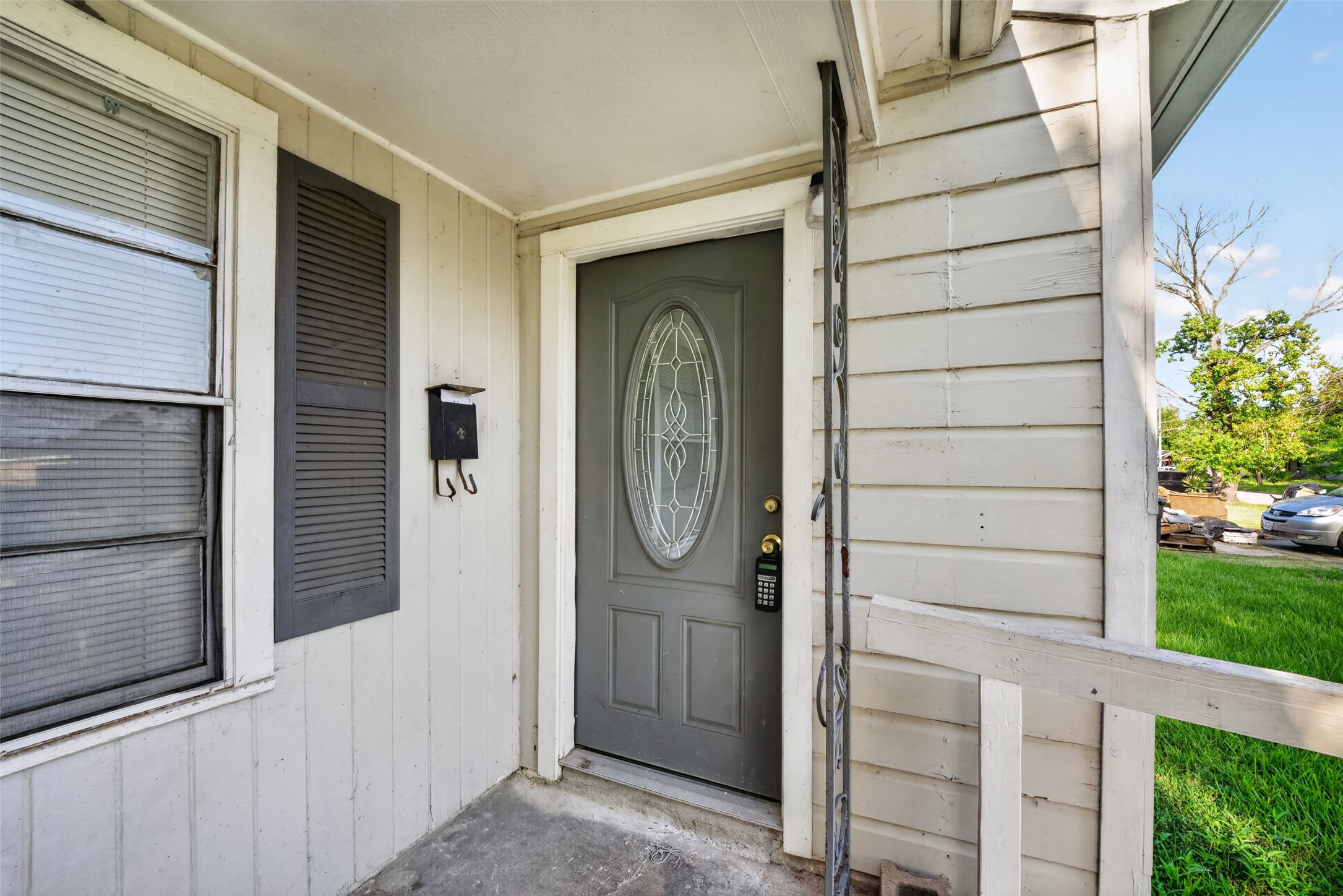 4909 Holloway Drive Property Photo 2