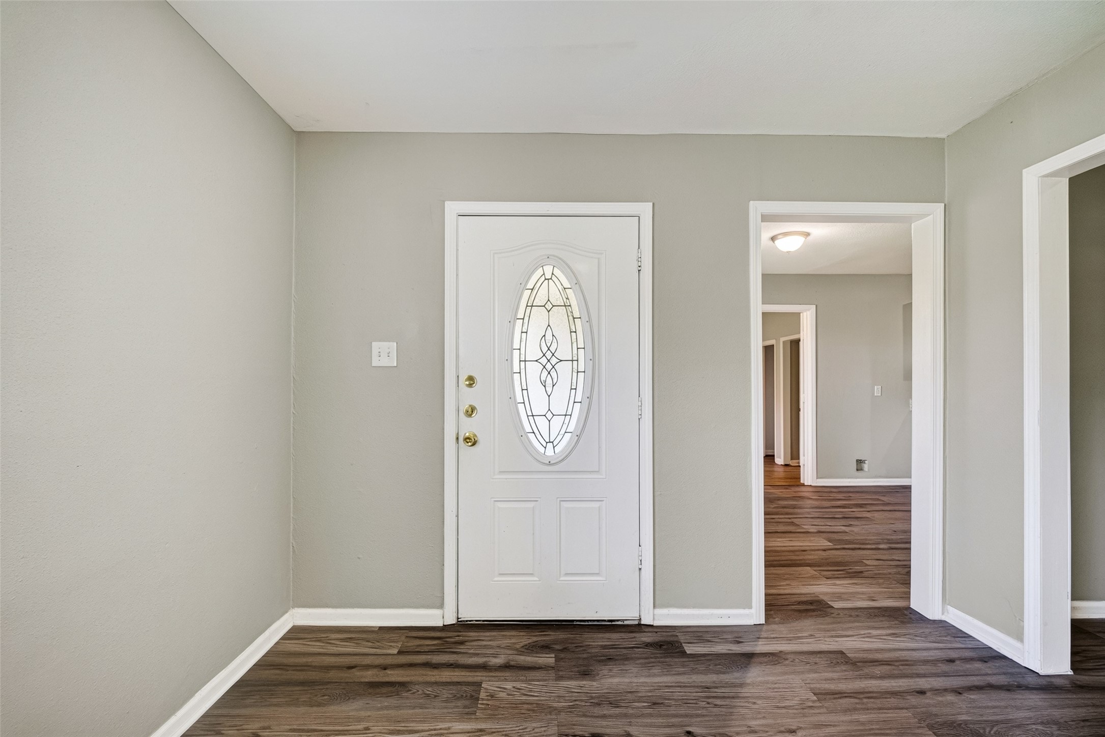 4909 Holloway Drive Property Photo 3