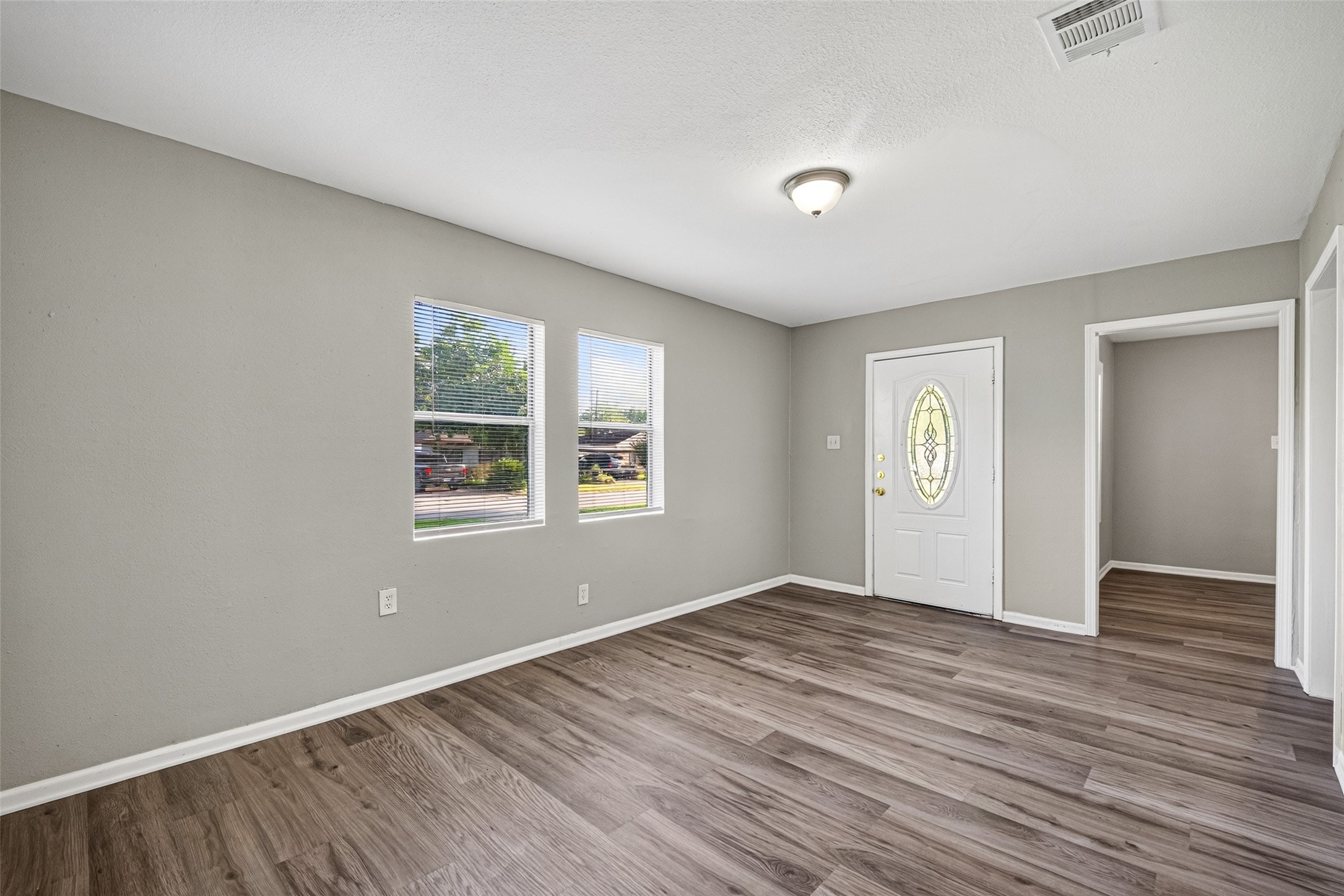 4909 Holloway Drive Property Photo 5