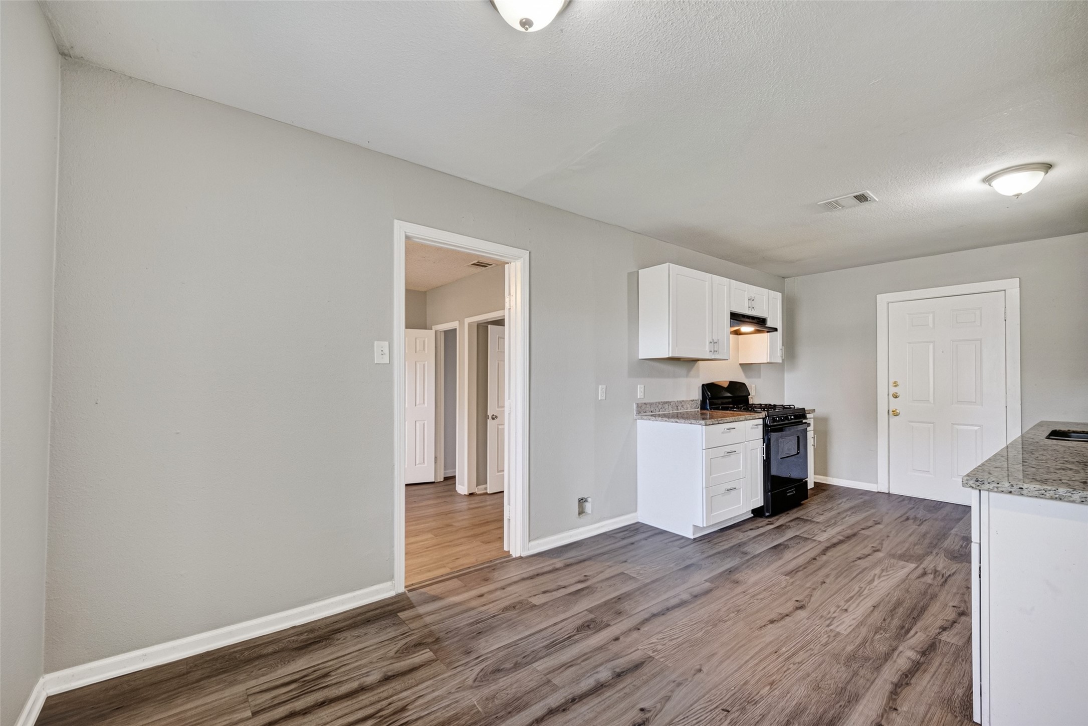 4909 Holloway Drive Property Photo 6