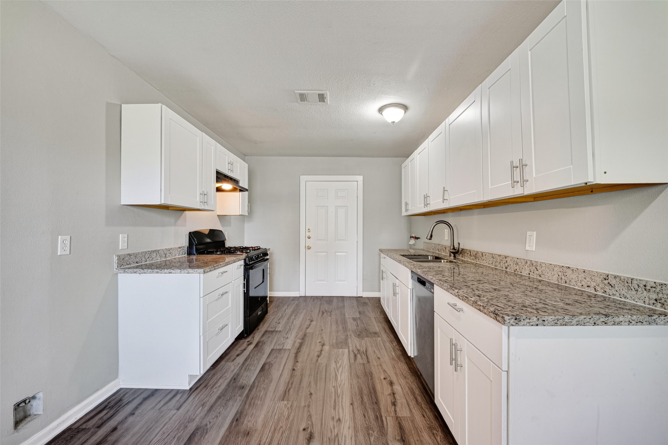 4909 Holloway Drive Property Photo 10