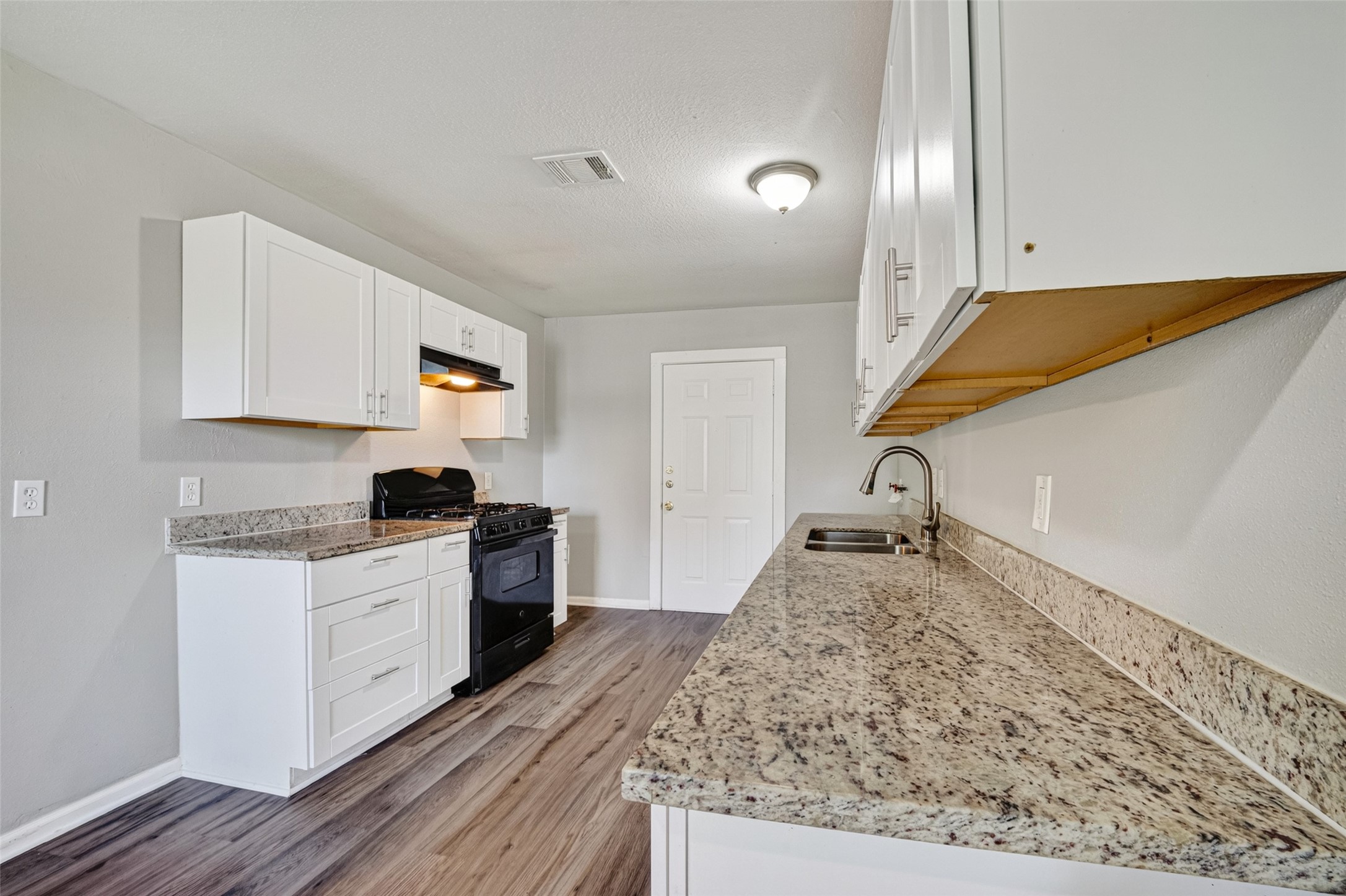 4909 Holloway Drive Property Photo 11